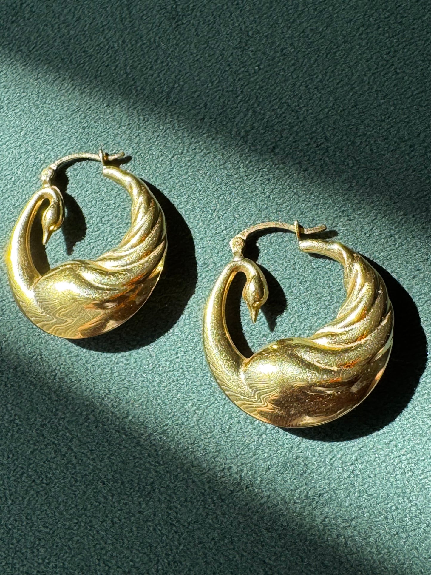 Vintage 18K Solid Yellow Gold Swan Hoop Earrings 3.5 Grams the Most Elegant Hoops You Will Ever Own