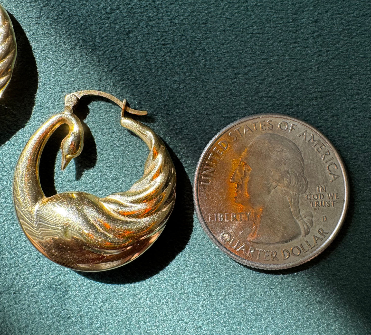 Vintage 18K Solid Yellow Gold Swan Hoop Earrings 3.5 Grams the Most Elegant Hoops You Will Ever Own
