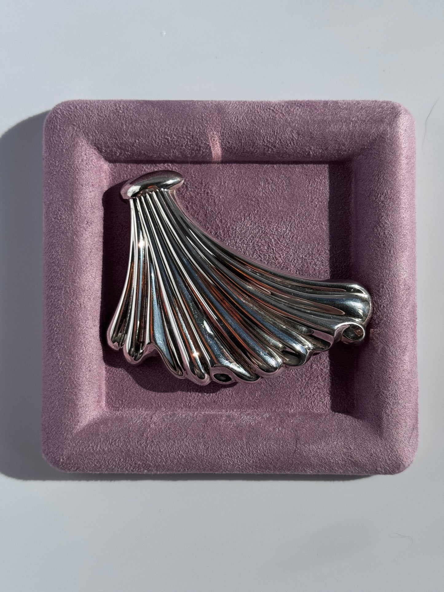 Estate vintage Jondell sterling silver large ribbed shell brooch pendant with fan-like sculptural modernist design from Spain/Mexico period