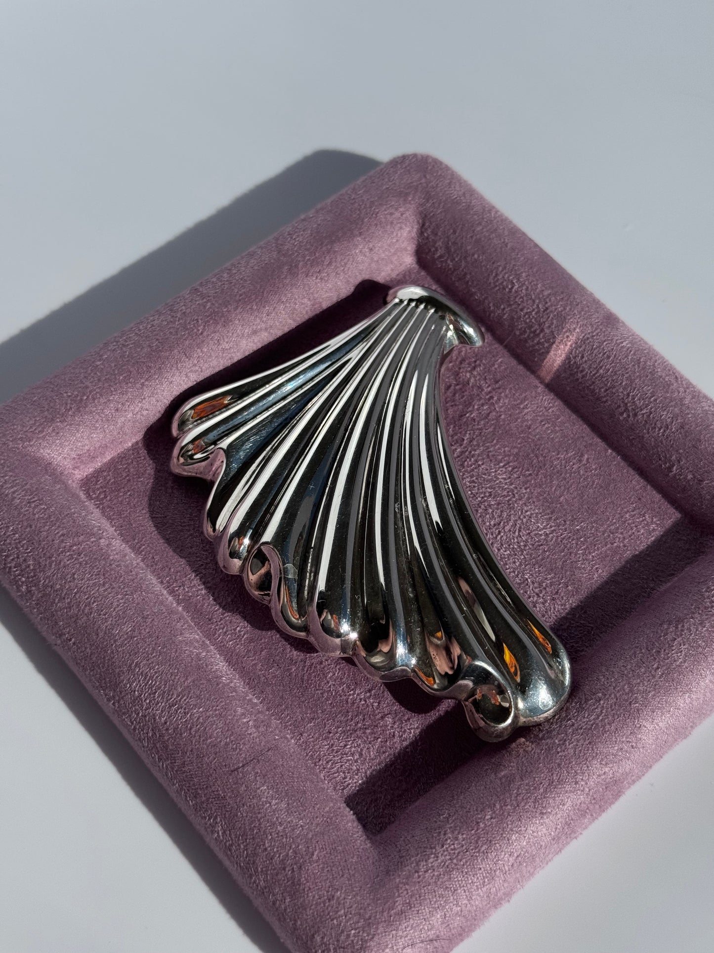 Estate vintage Jondell sterling silver large ribbed shell brooch pendant with fan-like sculptural modernist design from Spain/Mexico period