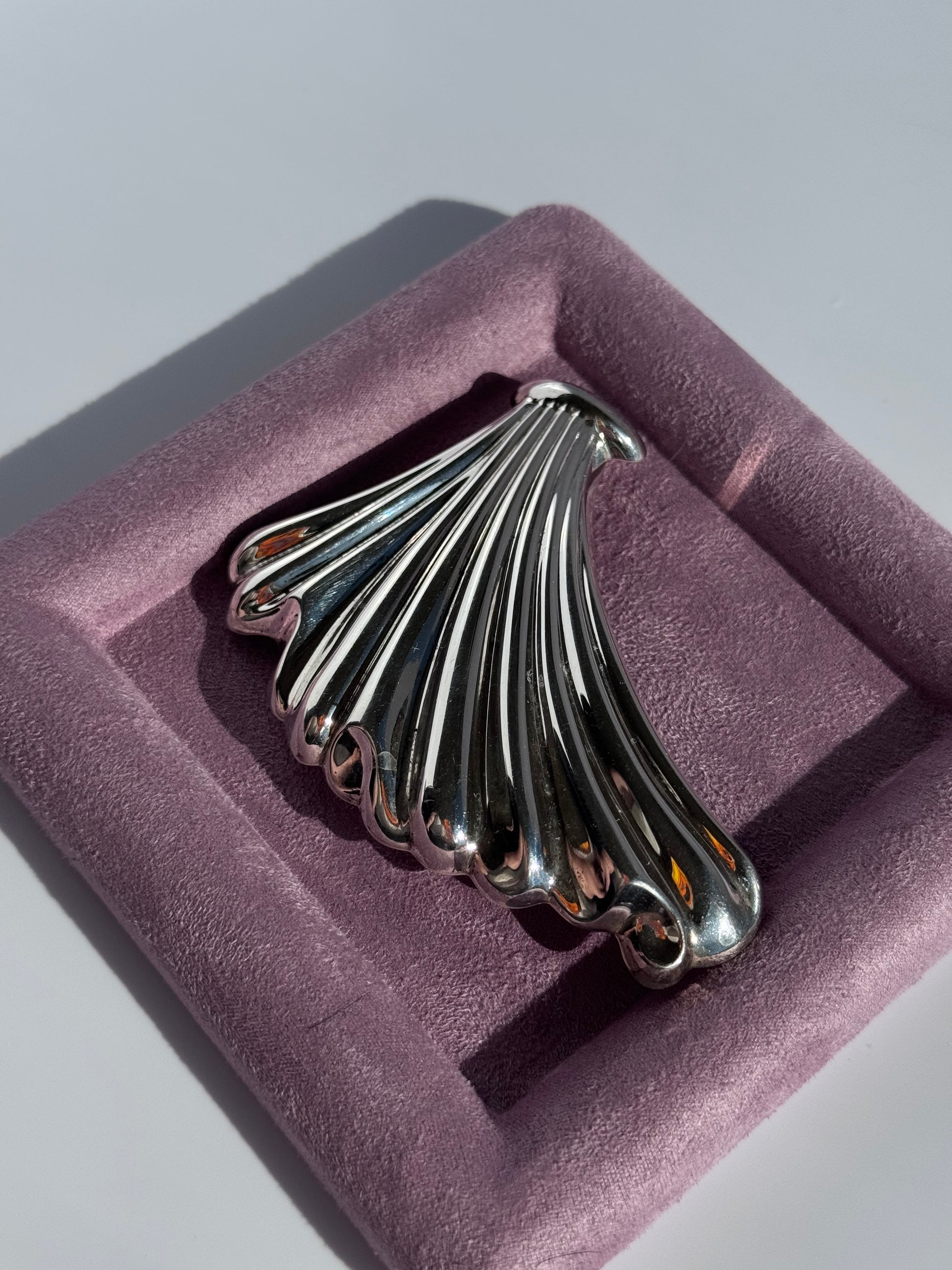 Estate vintage Jondell sterling silver large ribbed shell brooch pendant with fan-like sculptural modernist design from Spain/Mexico period