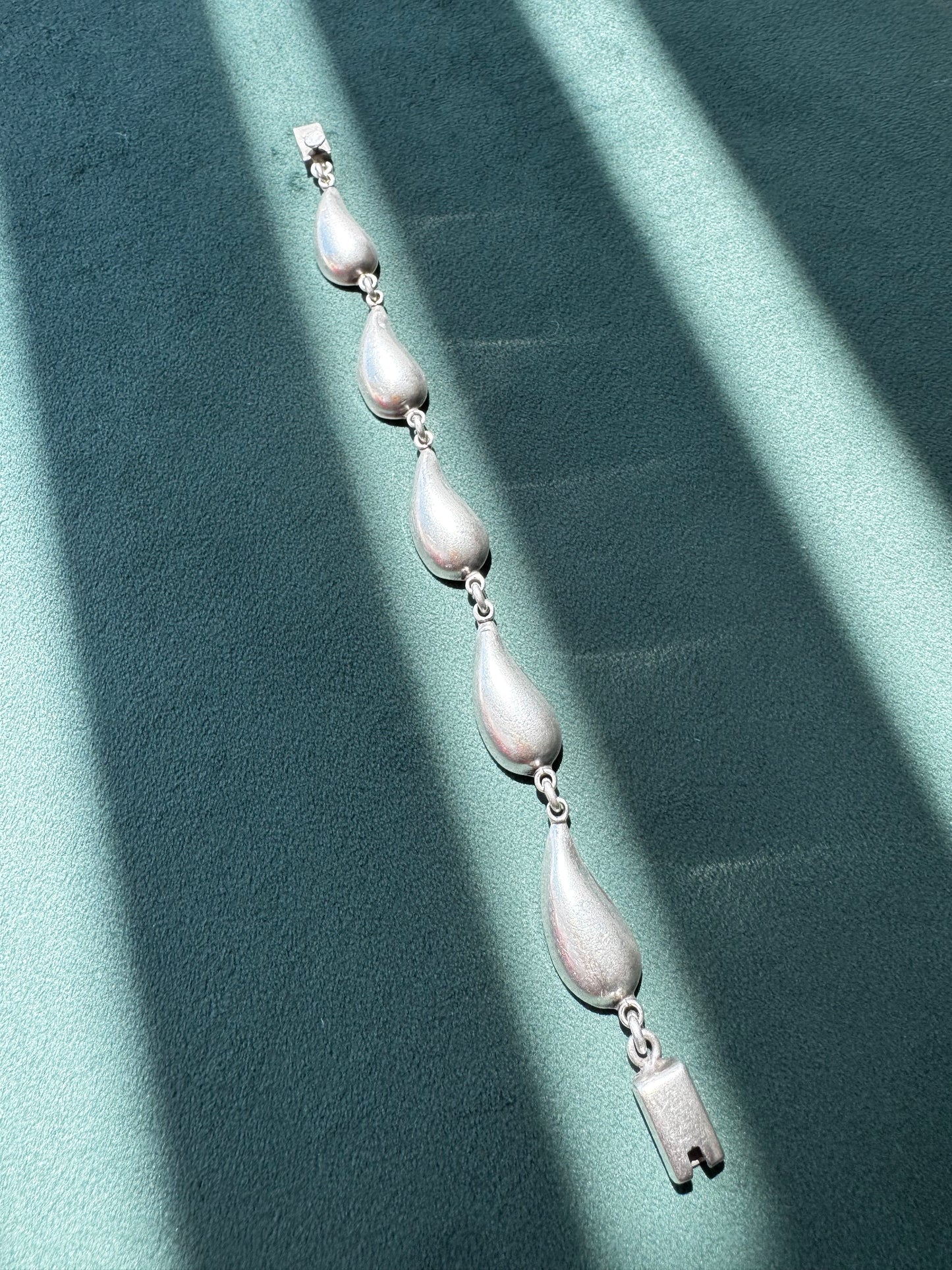 Vintage Mexican Sterling Silver Puffy Teardrop Link Bracelet Modernist 8 Inch Statement Bracelet