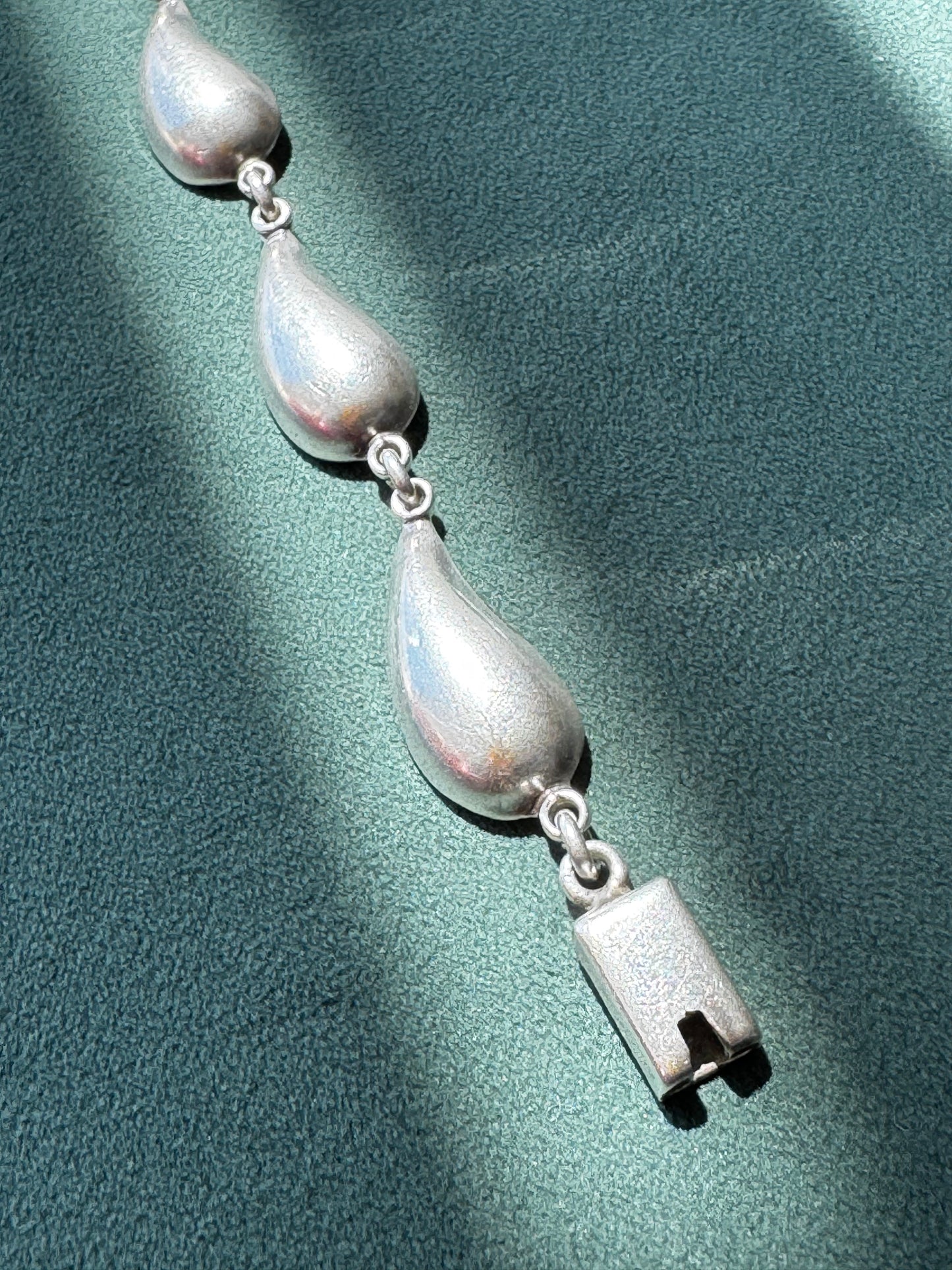 Vintage Mexican Sterling Silver Puffy Teardrop Link Bracelet Modernist 8 Inch Statement Bracelet