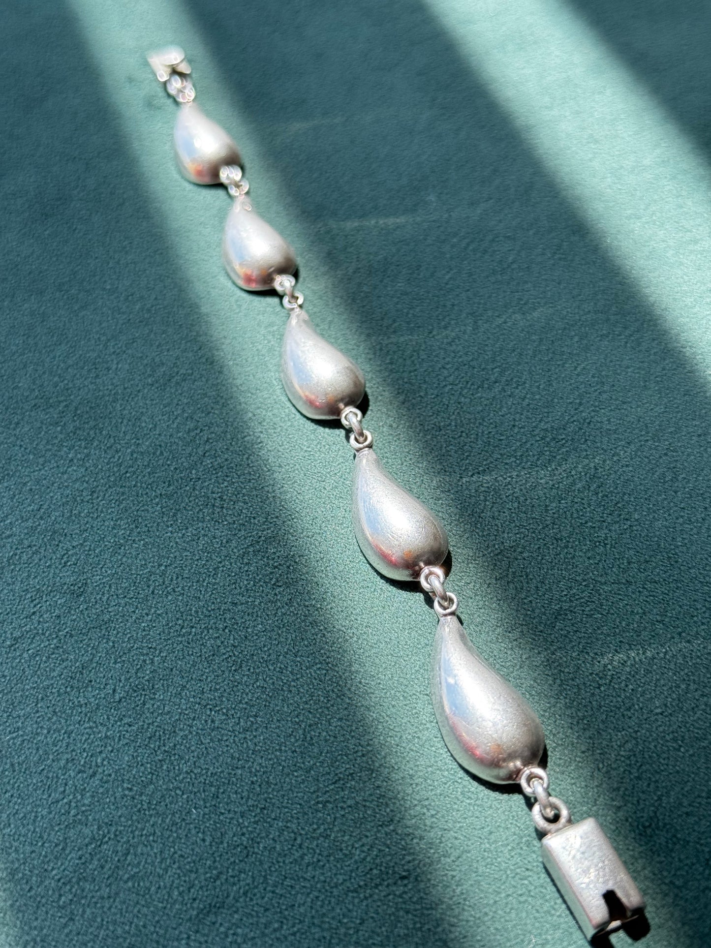 Vintage Mexican Sterling Silver Puffy Teardrop Link Bracelet Modernist 8 Inch Statement Bracelet