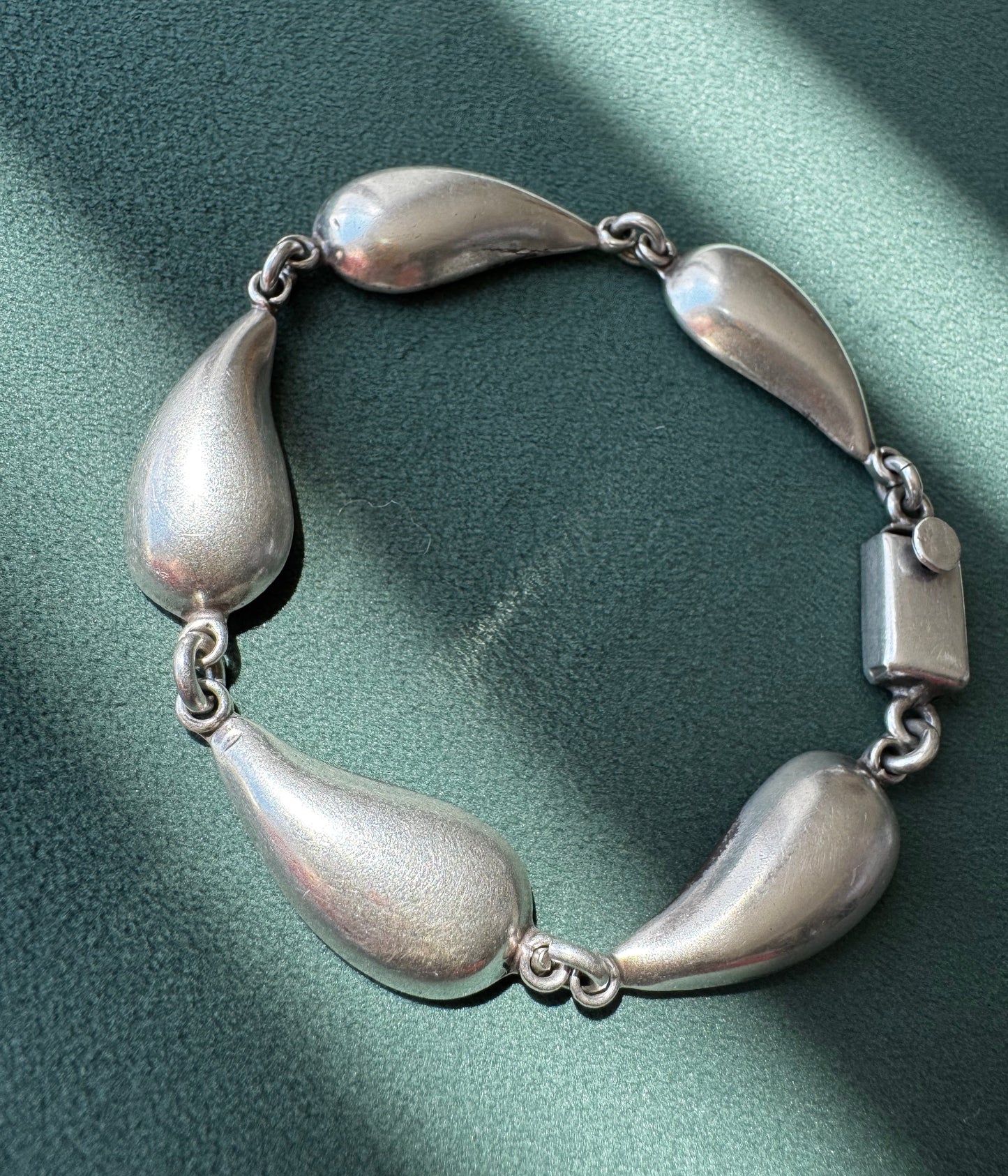 Vintage Mexican Sterling Silver Puffy Teardrop Link Bracelet Modernist 8 Inch Statement Bracelet