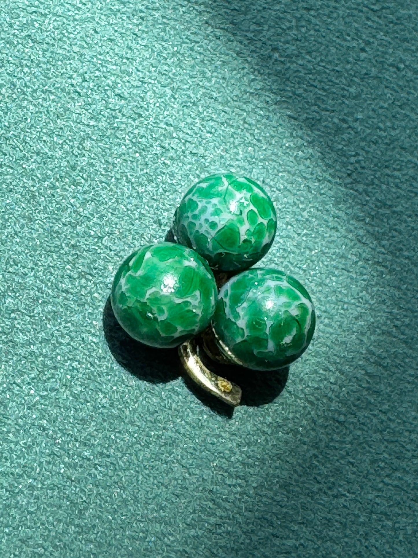 Vintage 12K Gold Green Stone Trefoil Clover Cluster Pendant Three Cabochon Cup Setting Irish Style Estate Jewelry