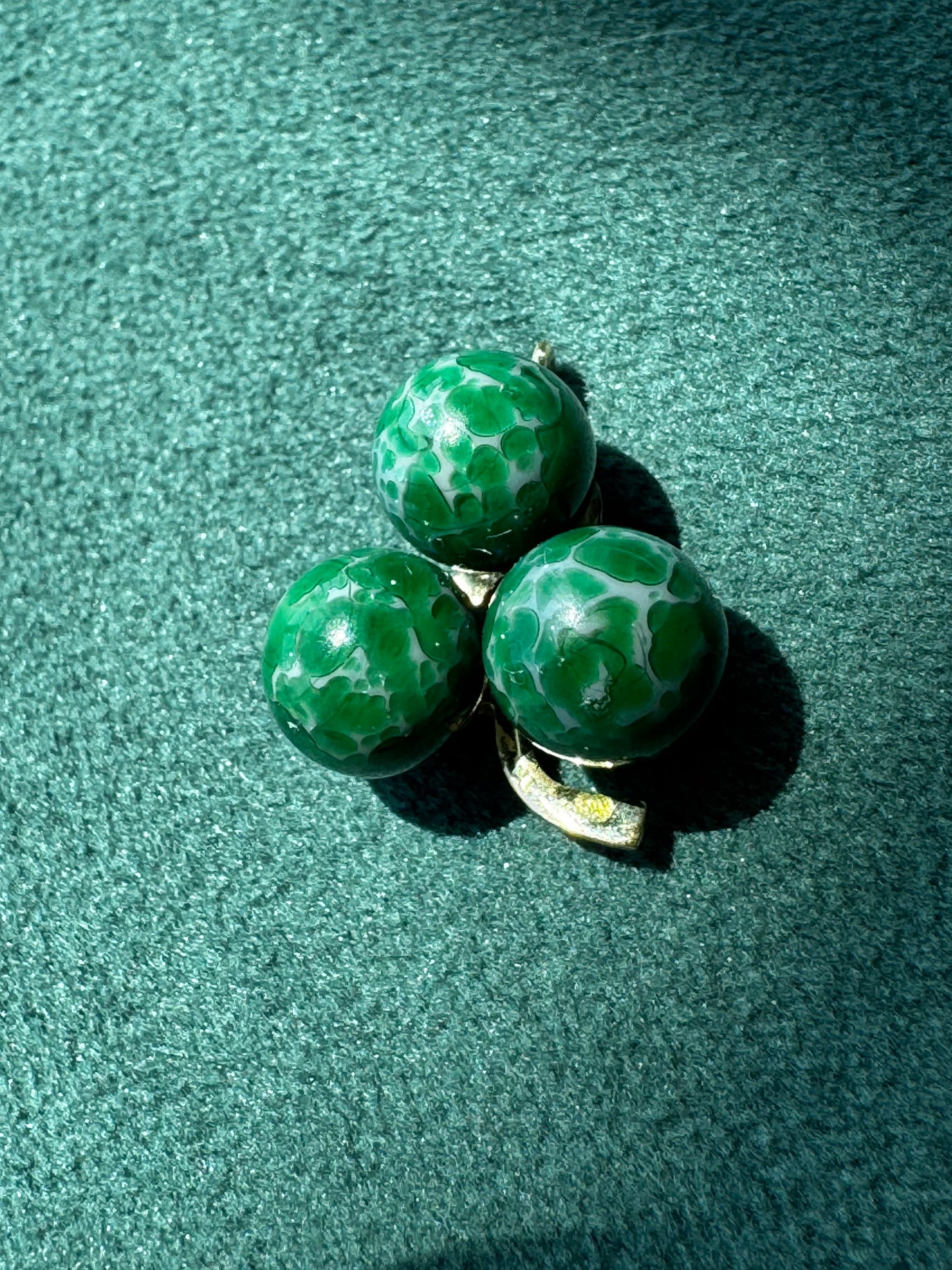 Vintage 12K Gold Green Stone Trefoil Clover Cluster Pendant Three Cabochon Cup Setting Irish Style Estate Jewelry