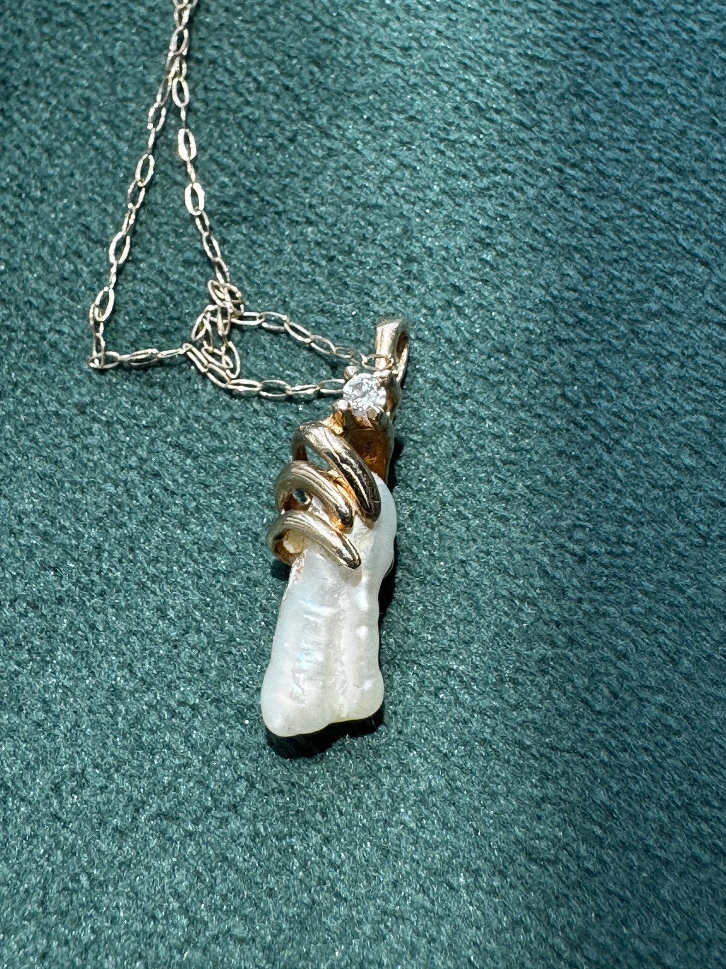 Estate 14K Gold Freshwater Baroque Pearl Diamond Accent Pendant Necklace Modernist Claw Setting