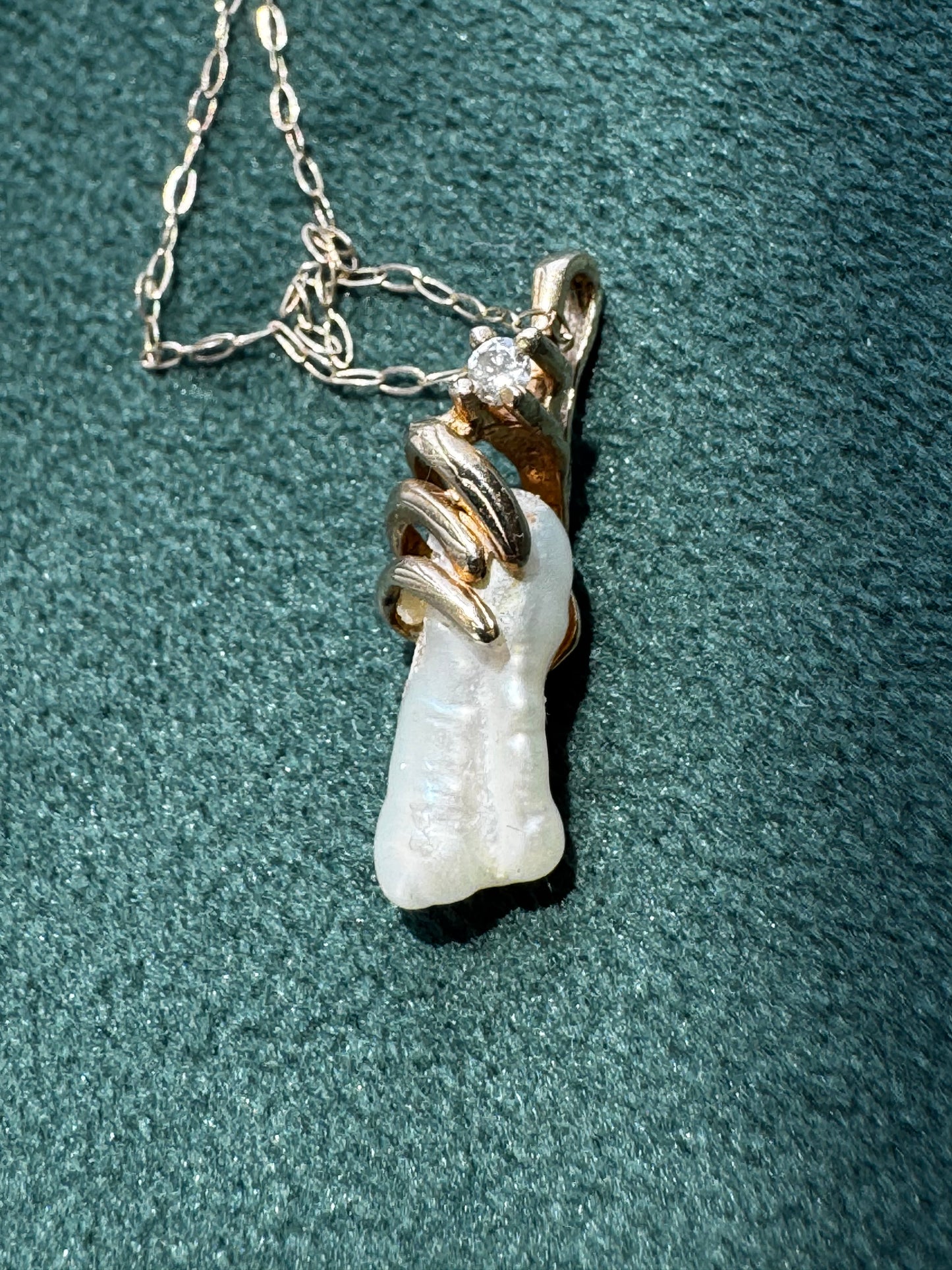 Estate 14K Gold Freshwater Baroque Pearl Diamond Accent Pendant Necklace Modernist Claw Setting