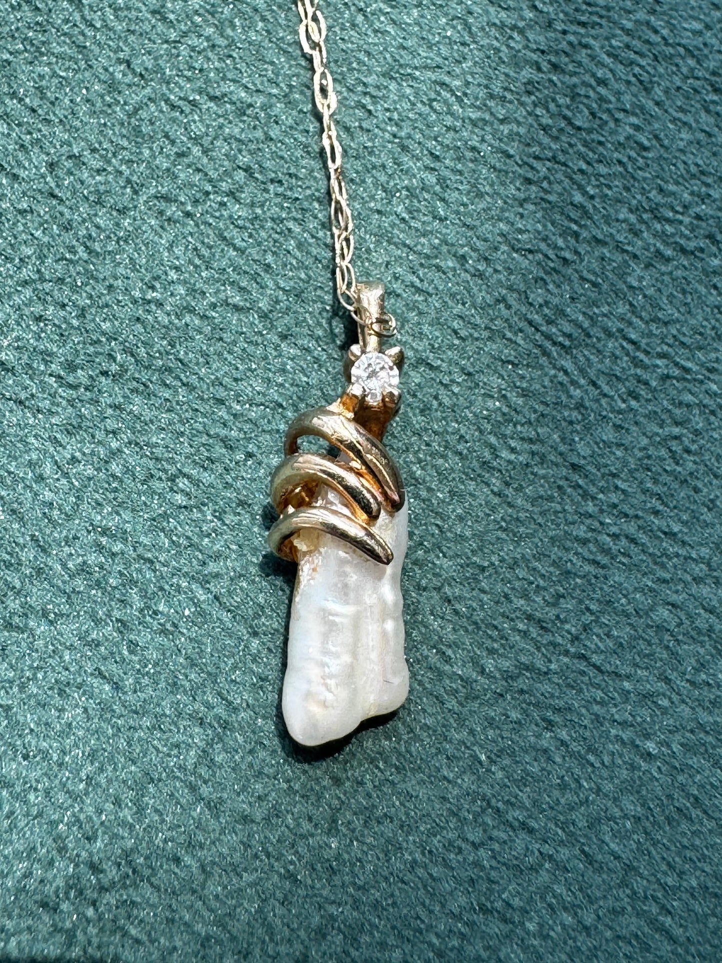 Estate 14K Gold Freshwater Baroque Pearl Diamond Accent Pendant Necklace Modernist Claw Setting