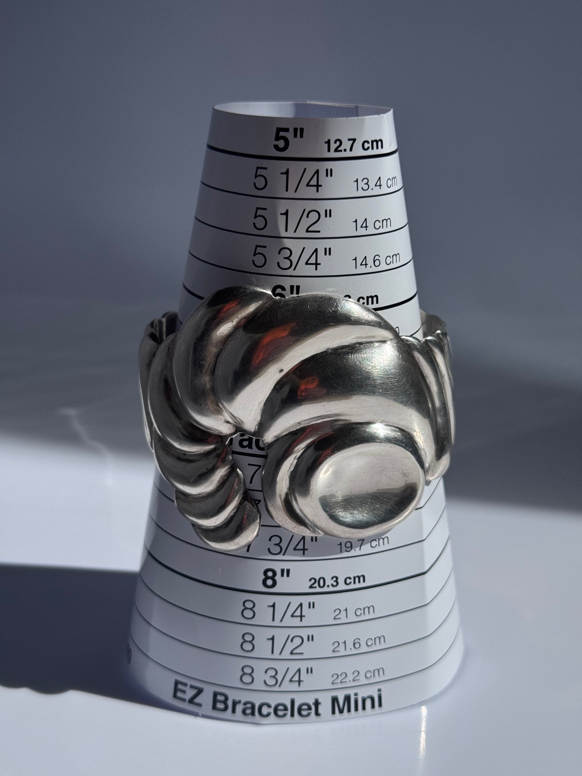 Estate vintage Los Ballesteros sterling silver abstract conch shell cuff bracelet from Taxco Mexico with sculptural modernist design