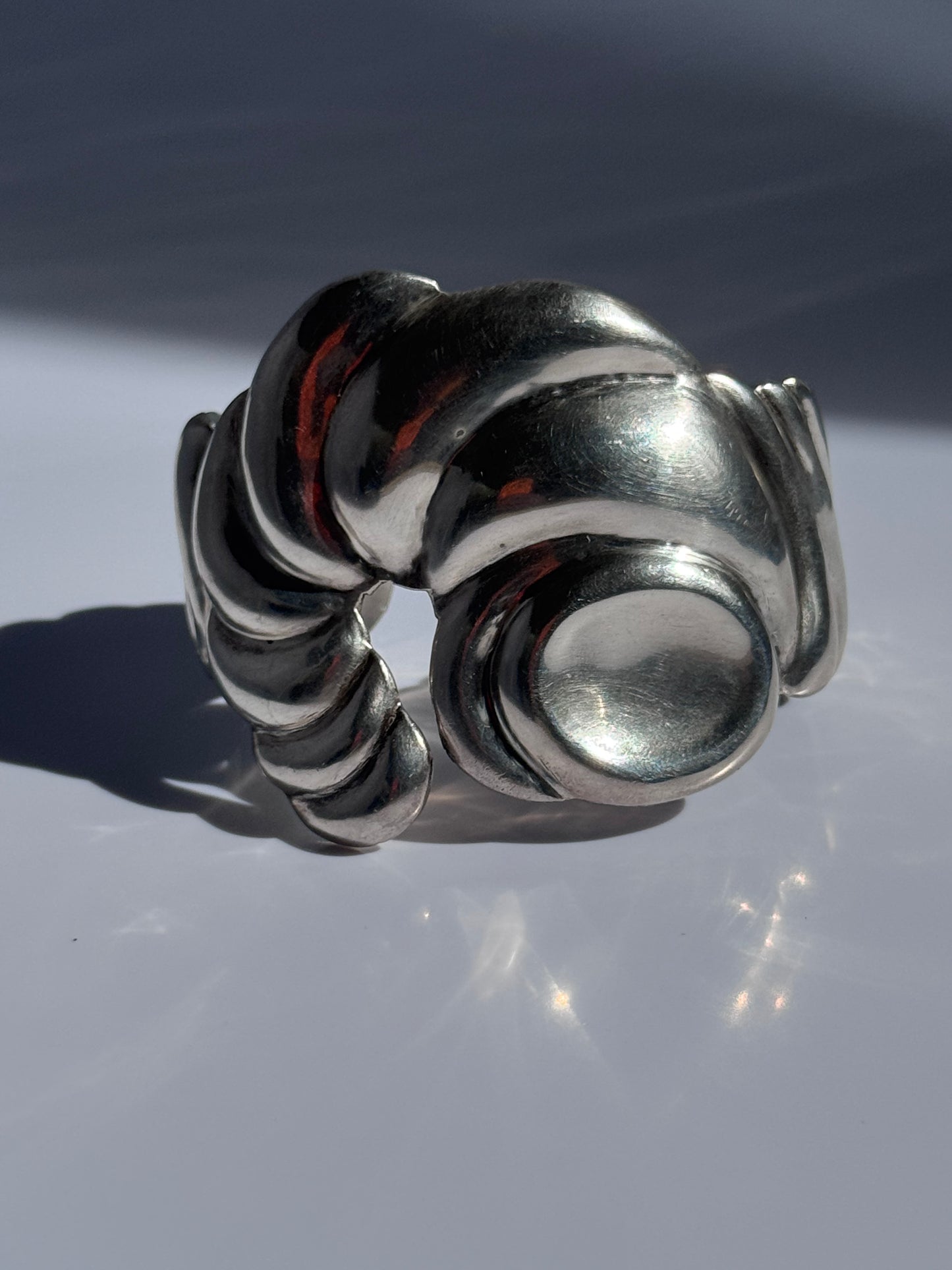 Estate vintage Los Ballesteros sterling silver abstract conch shell cuff bracelet from Taxco Mexico with sculptural modernist design