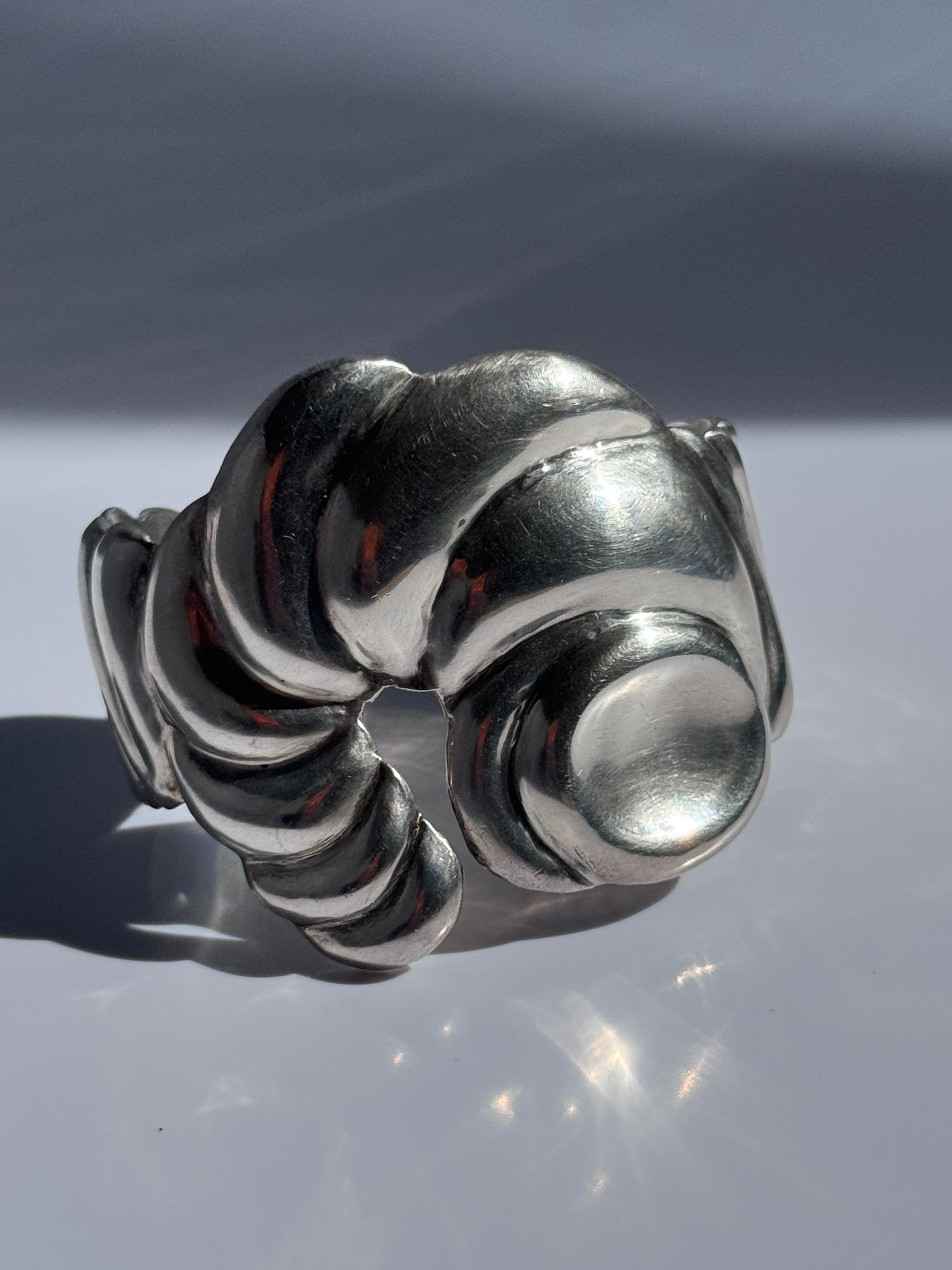 Estate vintage Los Ballesteros sterling silver abstract conch shell cuff bracelet from Taxco Mexico with sculptural modernist design