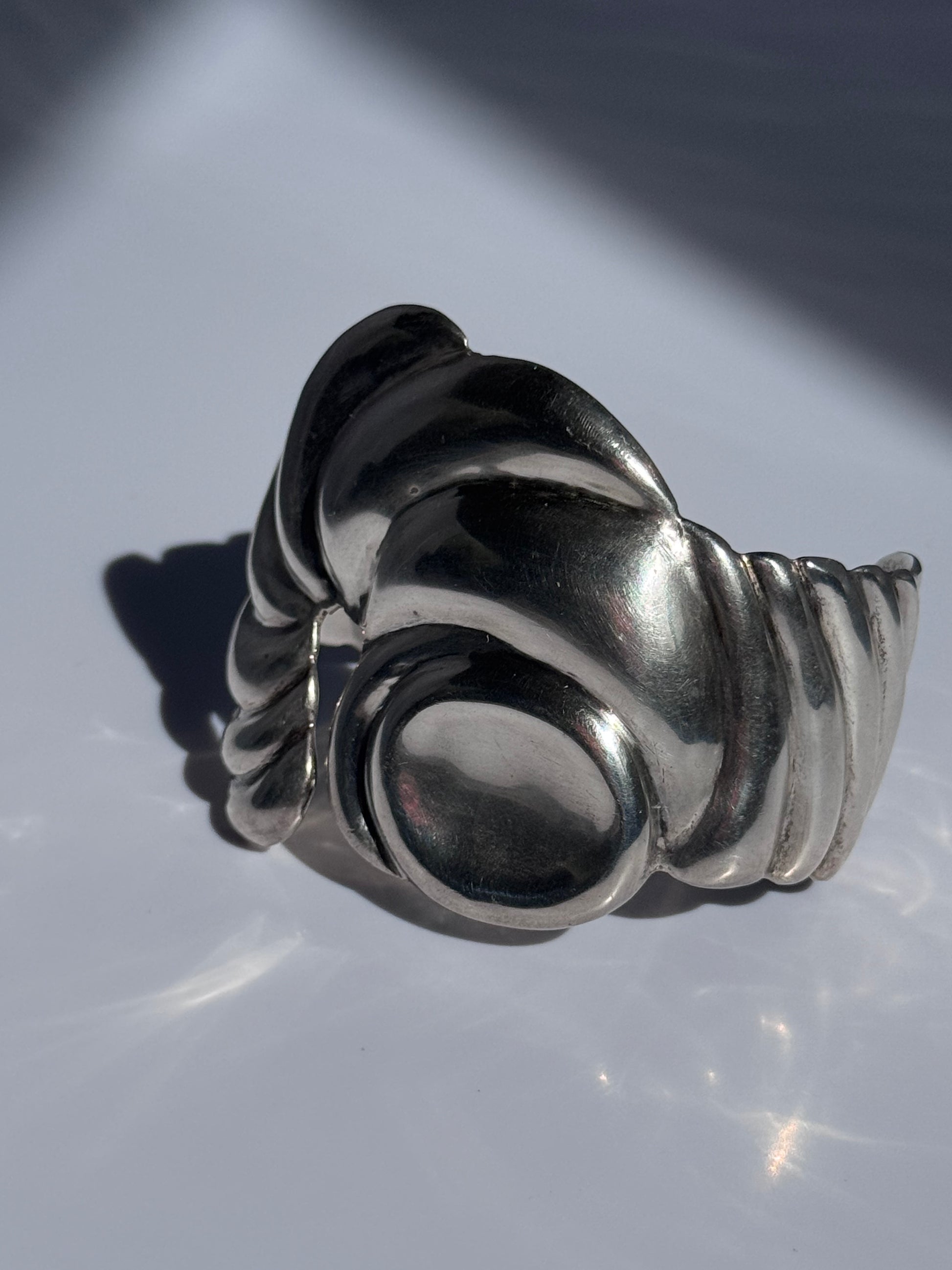 Estate vintage Los Ballesteros sterling silver abstract conch shell cuff bracelet from Taxco Mexico with sculptural modernist design