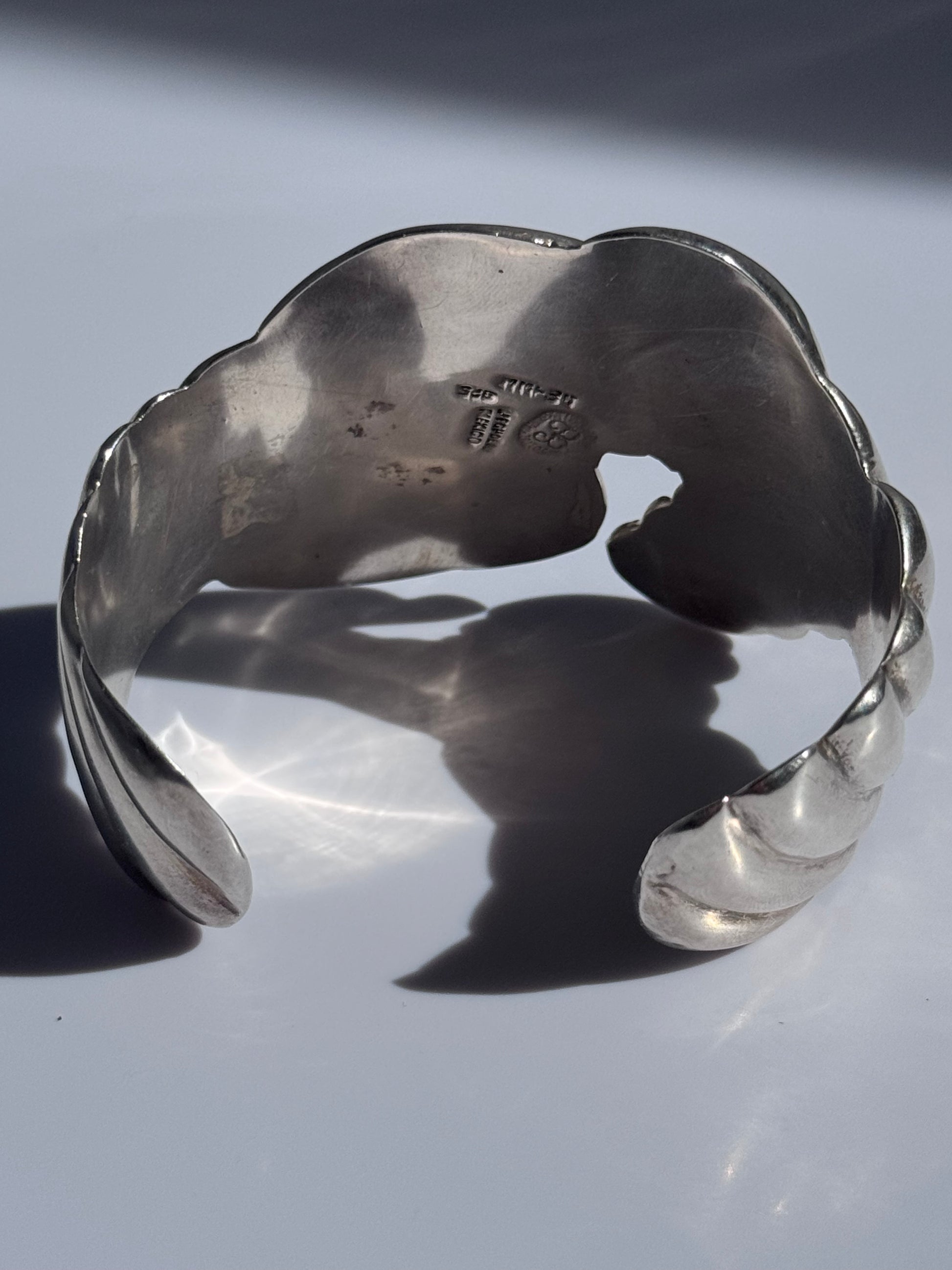 Estate vintage Los Ballesteros sterling silver abstract conch shell cuff bracelet from Taxco Mexico with sculptural modernist design