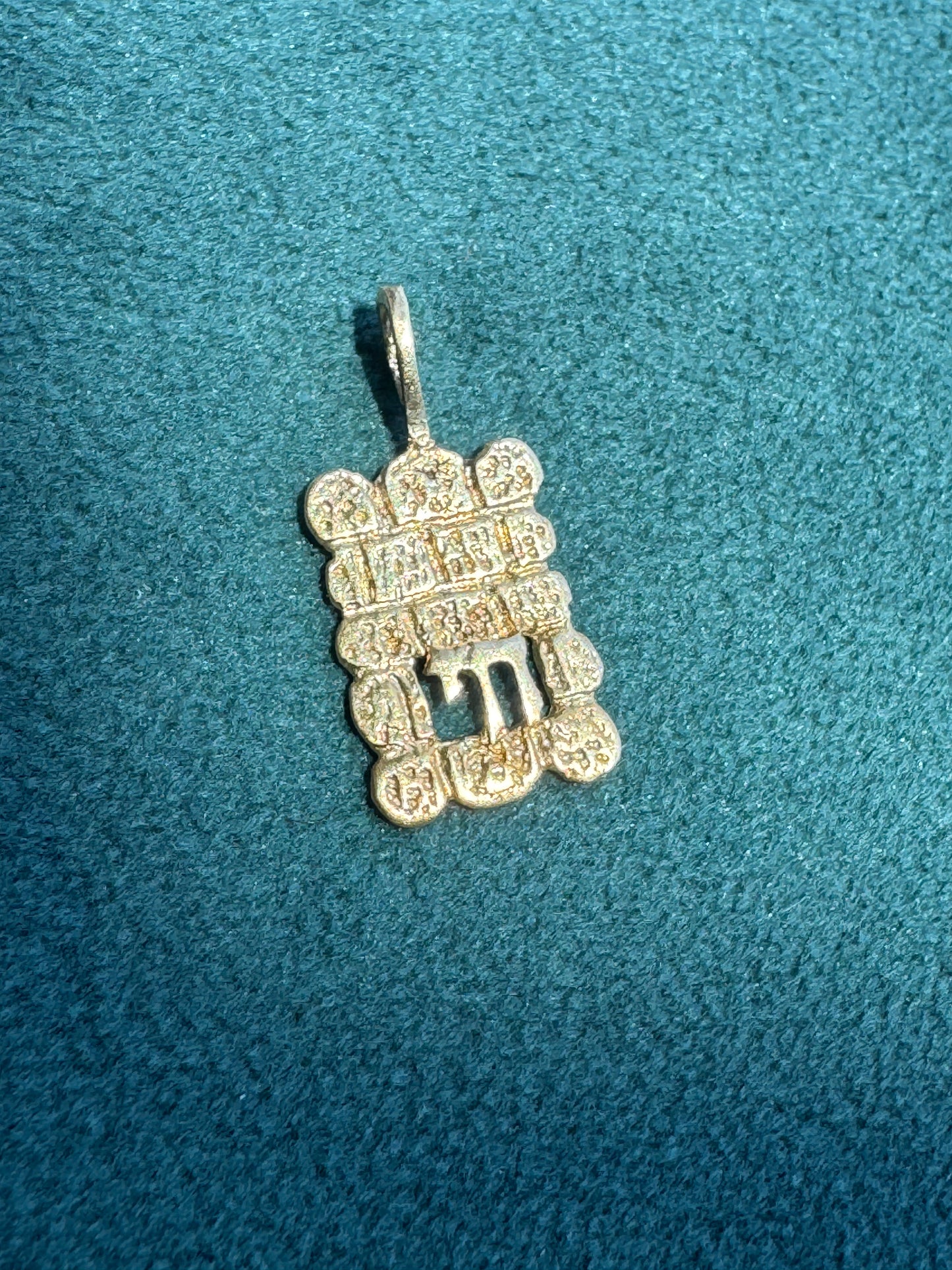 Estate 14K Yellow Gold Chai Western Wall Pendant Cutout Judaica Israel Hebrew Prayer Dainty Petite