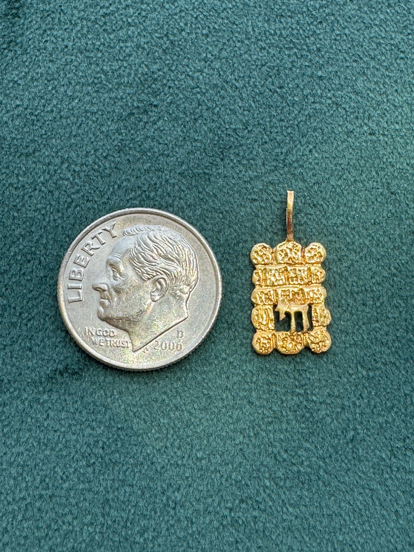 Estate 14K Yellow Gold Chai Western Wall Pendant Cutout Judaica Israel Hebrew Prayer Dainty Petite