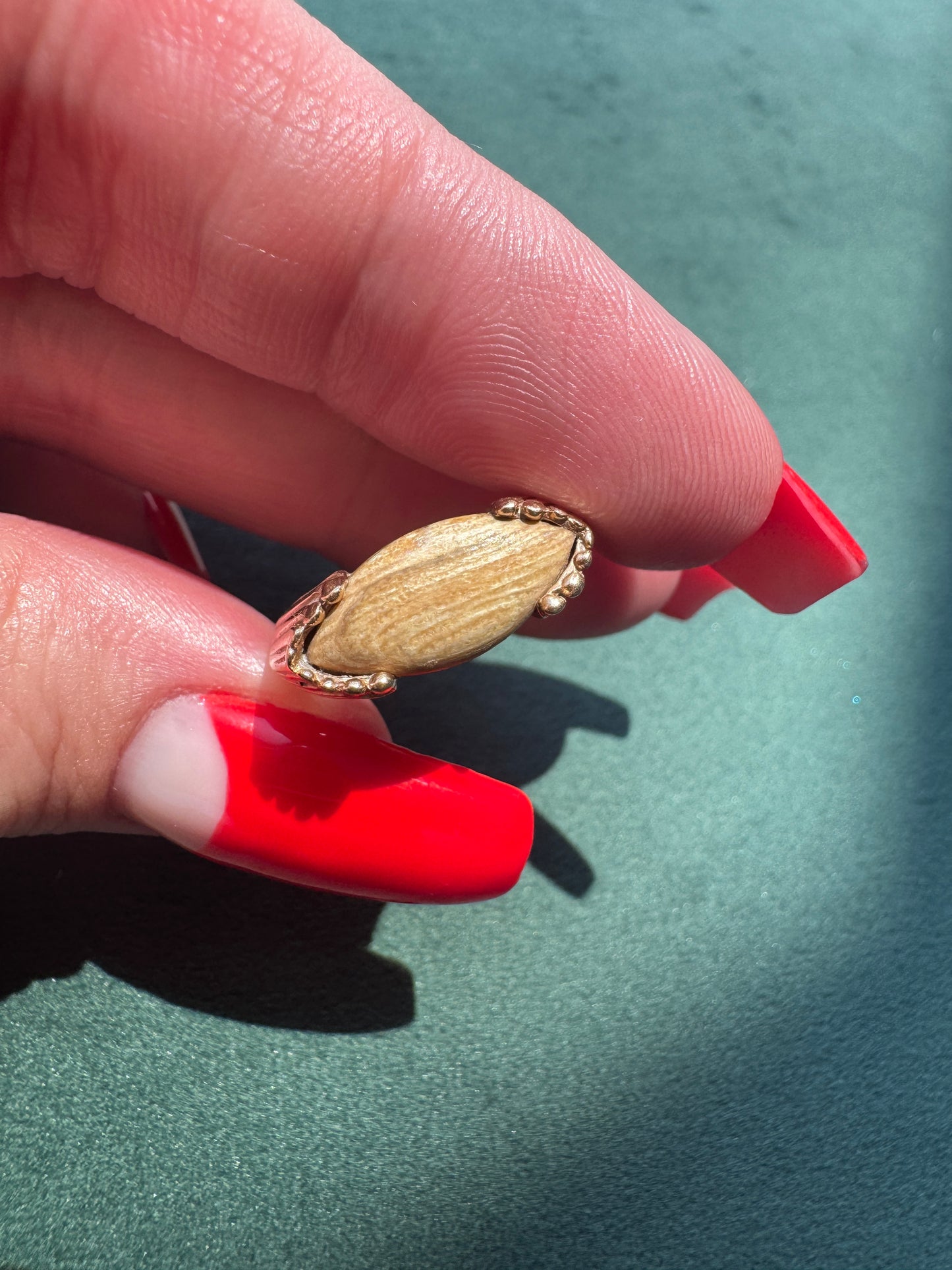 Estate 14K Yellow Gold Modernist Wood Marquise Cabochon Ring Beaded Bezel Fluted Shank Size 5 Sizable