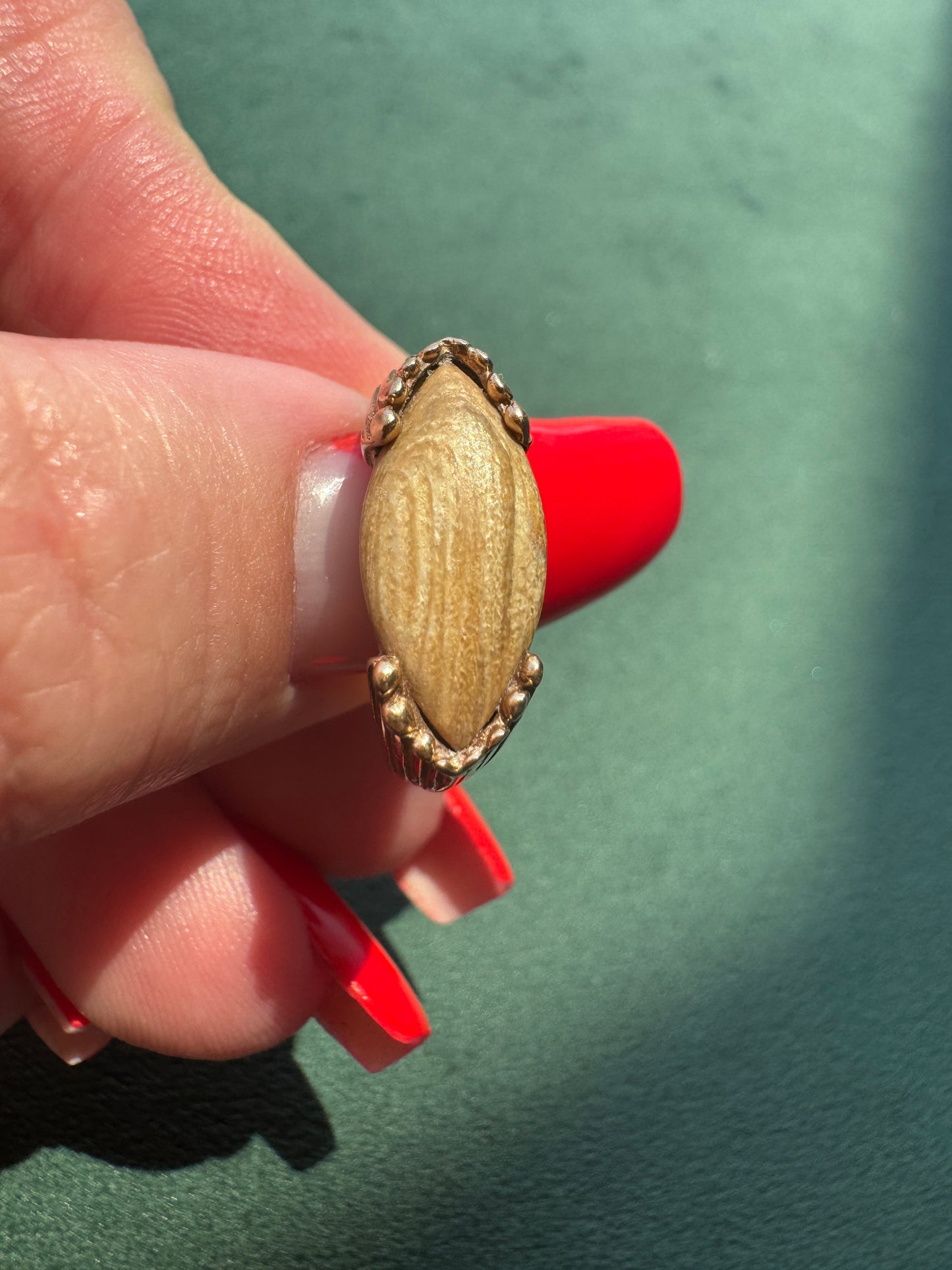Estate 14K Yellow Gold Modernist Wood Marquise Cabochon Ring Beaded Bezel Fluted Shank Size 5 Sizable