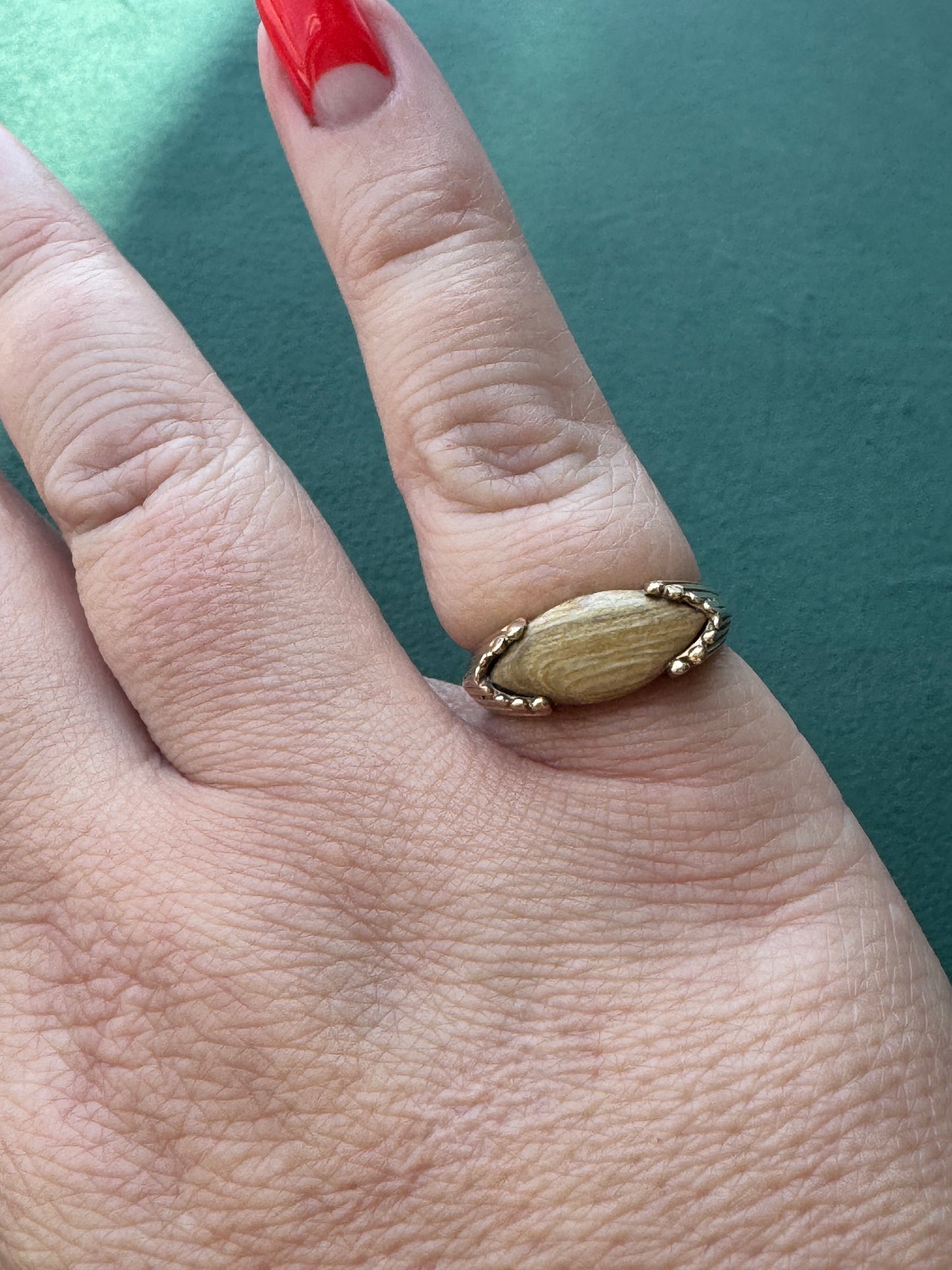 Estate 14K Yellow Gold Modernist Wood Marquise Cabochon Ring Beaded Bezel Fluted Shank Size 5 Sizable