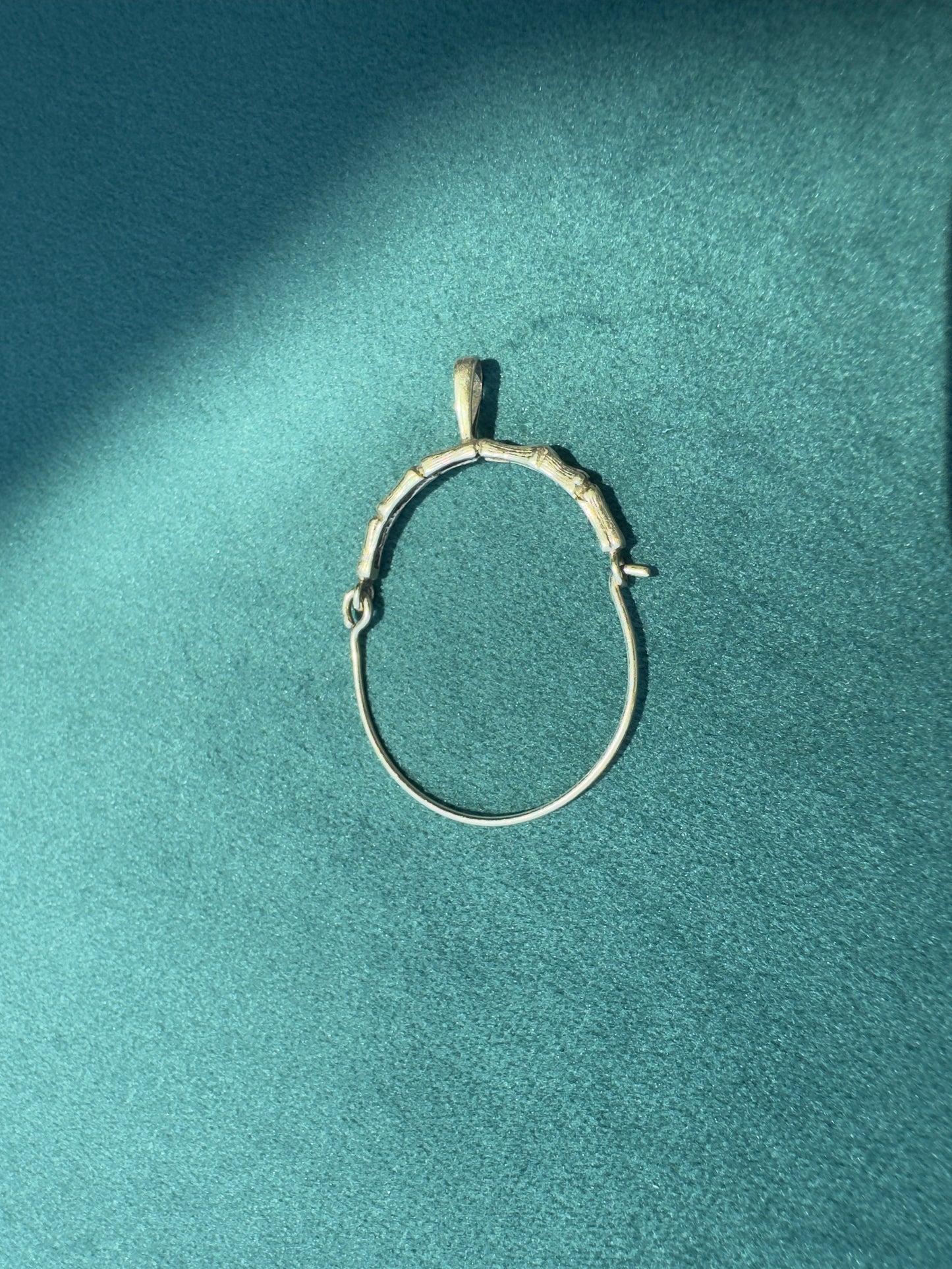 Estate 10K Yellow Gold Bamboo Motif Oval Charm Holder Pendant Y2K Era