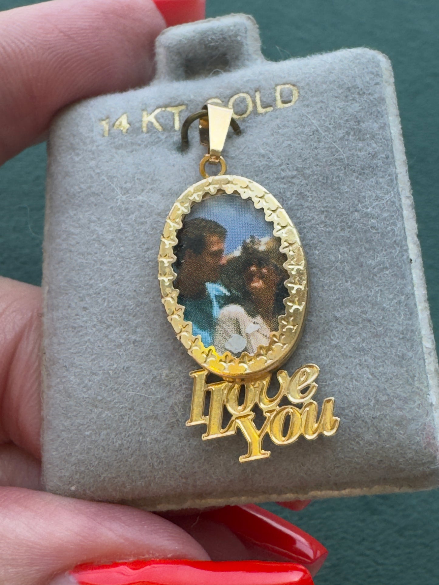 Estate New Old Stock 14K Yellow Gold I Love You Romantic Couple Photo Frame Pendant Oval Scalloped Border Original Card