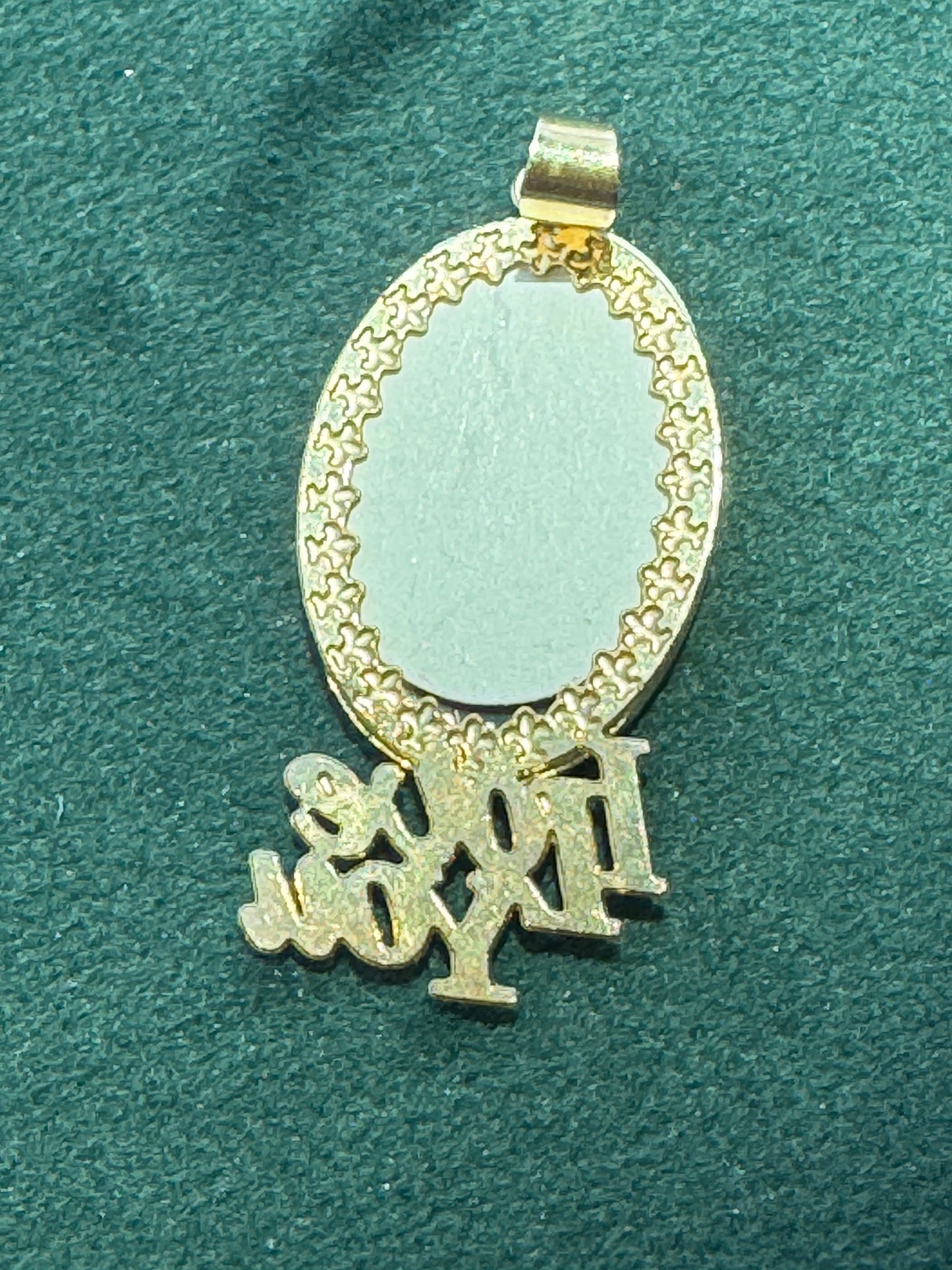 Estate New Old Stock 14K Yellow Gold I Love You Romantic Couple Photo Frame Pendant Oval Scalloped Border Original Card