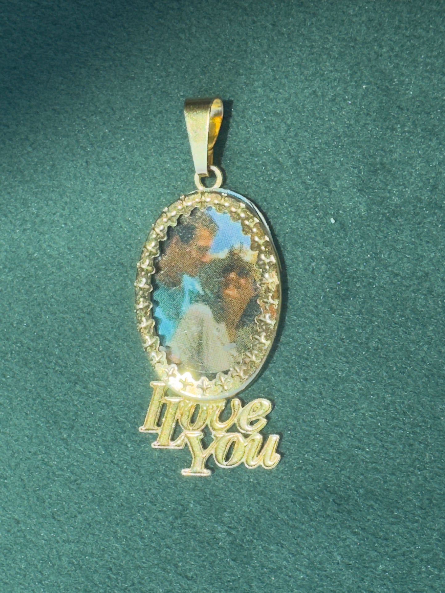 Estate New Old Stock 14K Yellow Gold I Love You Romantic Couple Photo Frame Pendant Oval Scalloped Border Original Card