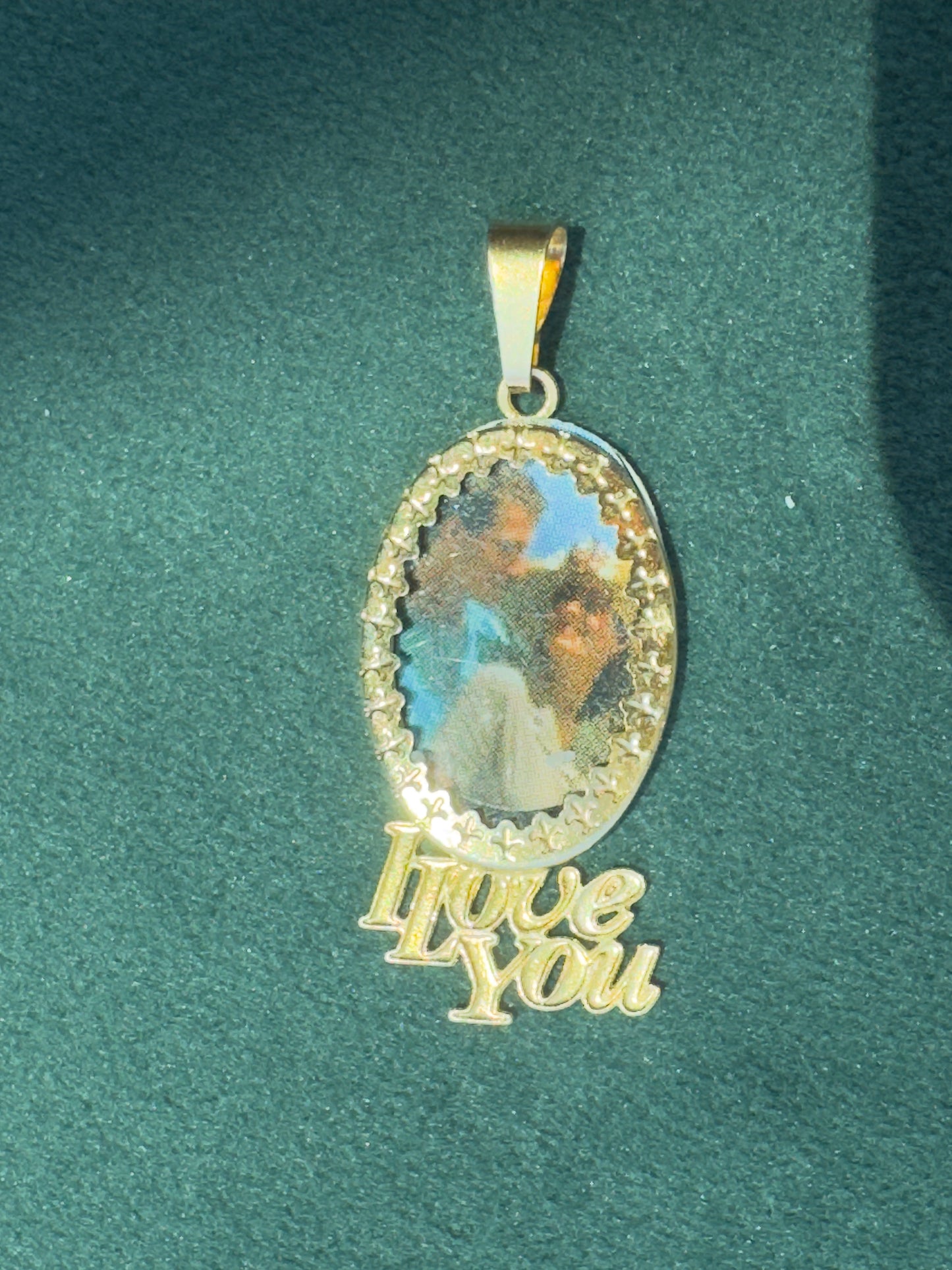 Estate New Old Stock 14K Yellow Gold I Love You Romantic Couple Photo Frame Pendant Oval Scalloped Border Original Card