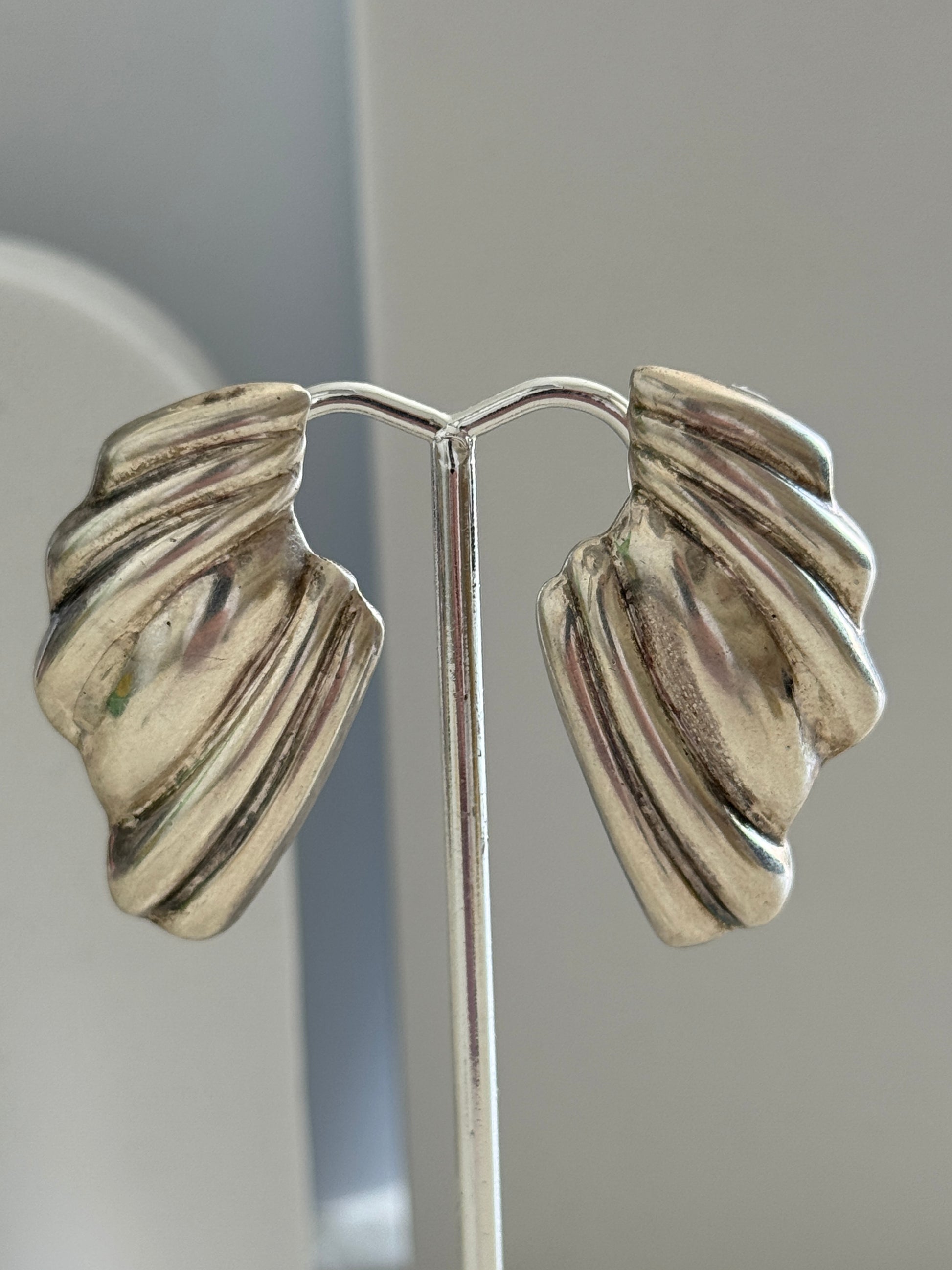 Vintage Mexican sterling silver wing post earrings with ribbed feather texture and Mexico 925 hallmarks