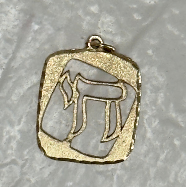 Estate Vintage 14K Gold Hebrew Chai "Life" Pendant