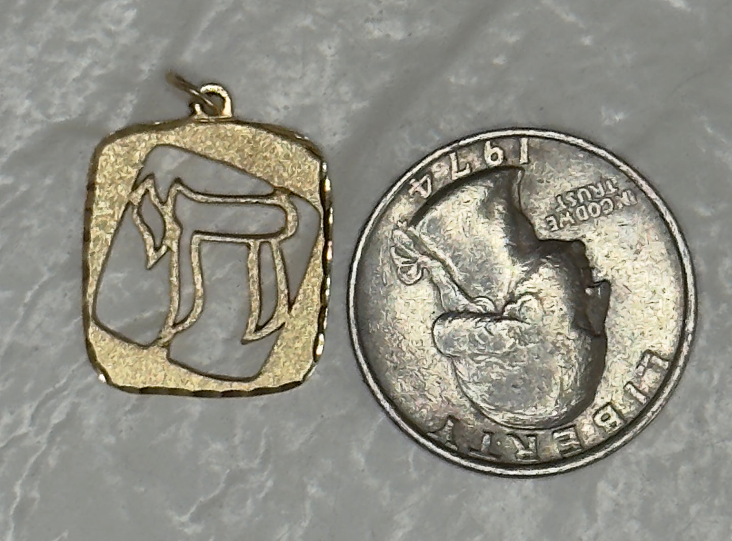 Estate Vintage 14K Gold Hebrew Chai "Life" Pendant