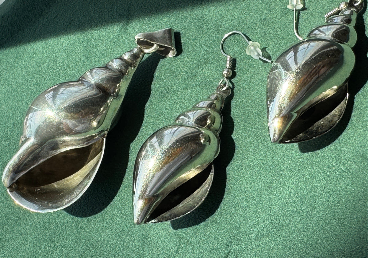 Estate Vintage Sterling Silver Conch Shell Pendant and Earring Set Mermaid Life In Two Matching Pieces
