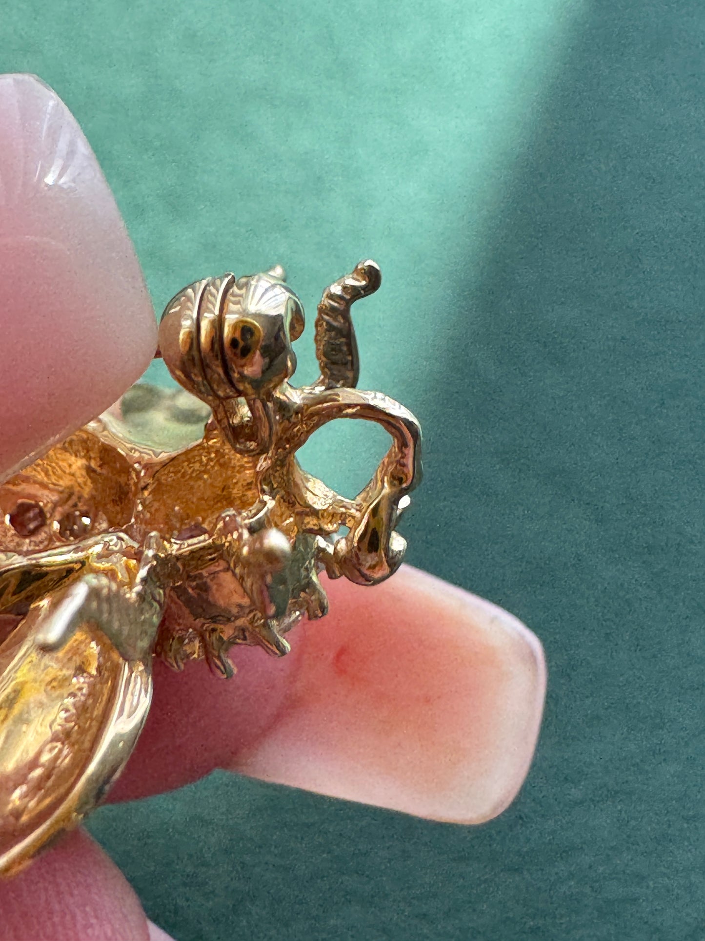 Estate Vintage 14K Yellow Gold Bumble Bee Charm Pendant Also Wears As A Brooch