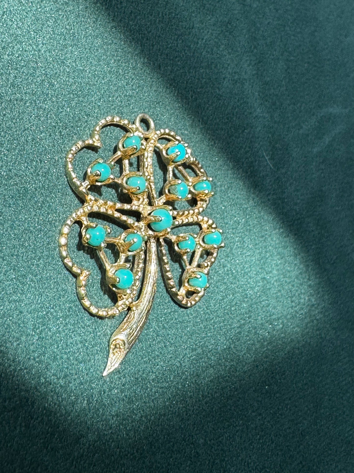 Vintage 14K Gold Turquoise Four Leaf Clover Pendant Lucky Charm Estate Jewelry Curled Stem Detail