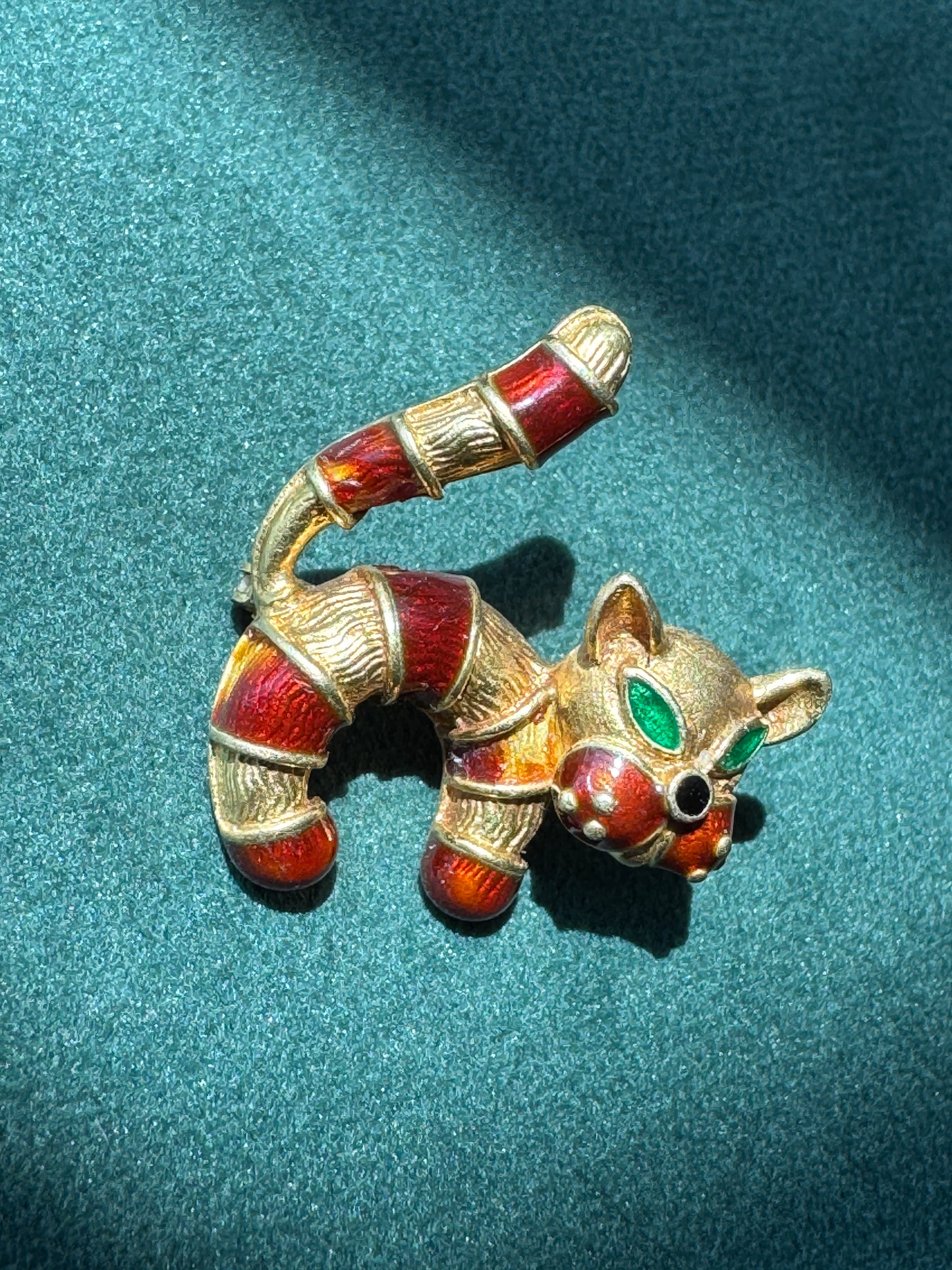 Vintage Unoaerre 18K Gold Enamel Cat Brooch Italian Designer Estate Jewelry