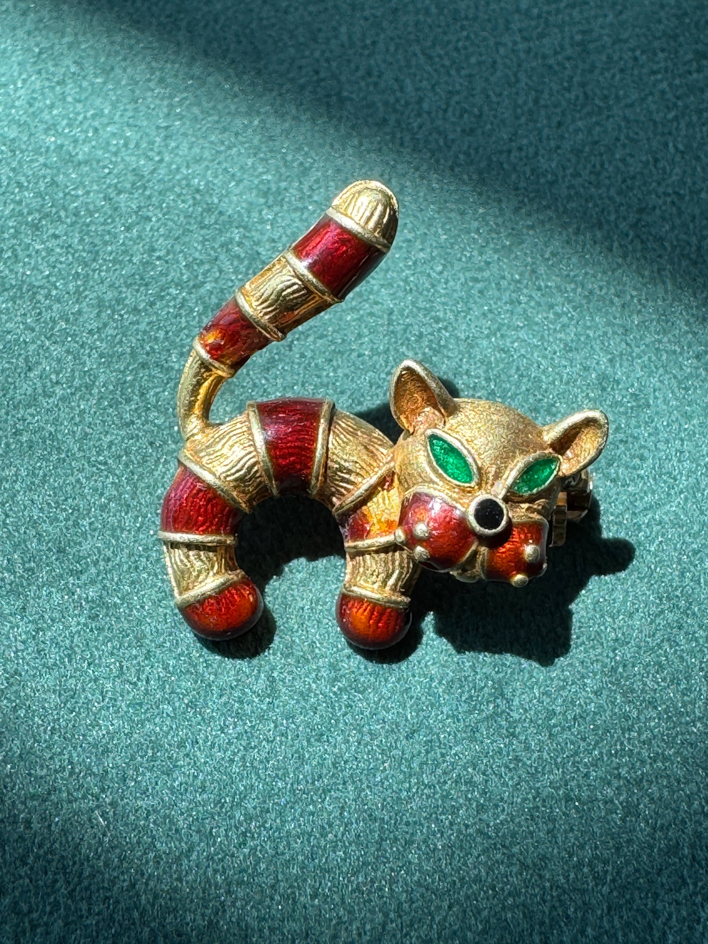 Vintage Unoaerre 18K Gold Enamel Cat Brooch Italian Designer Estate Jewelry