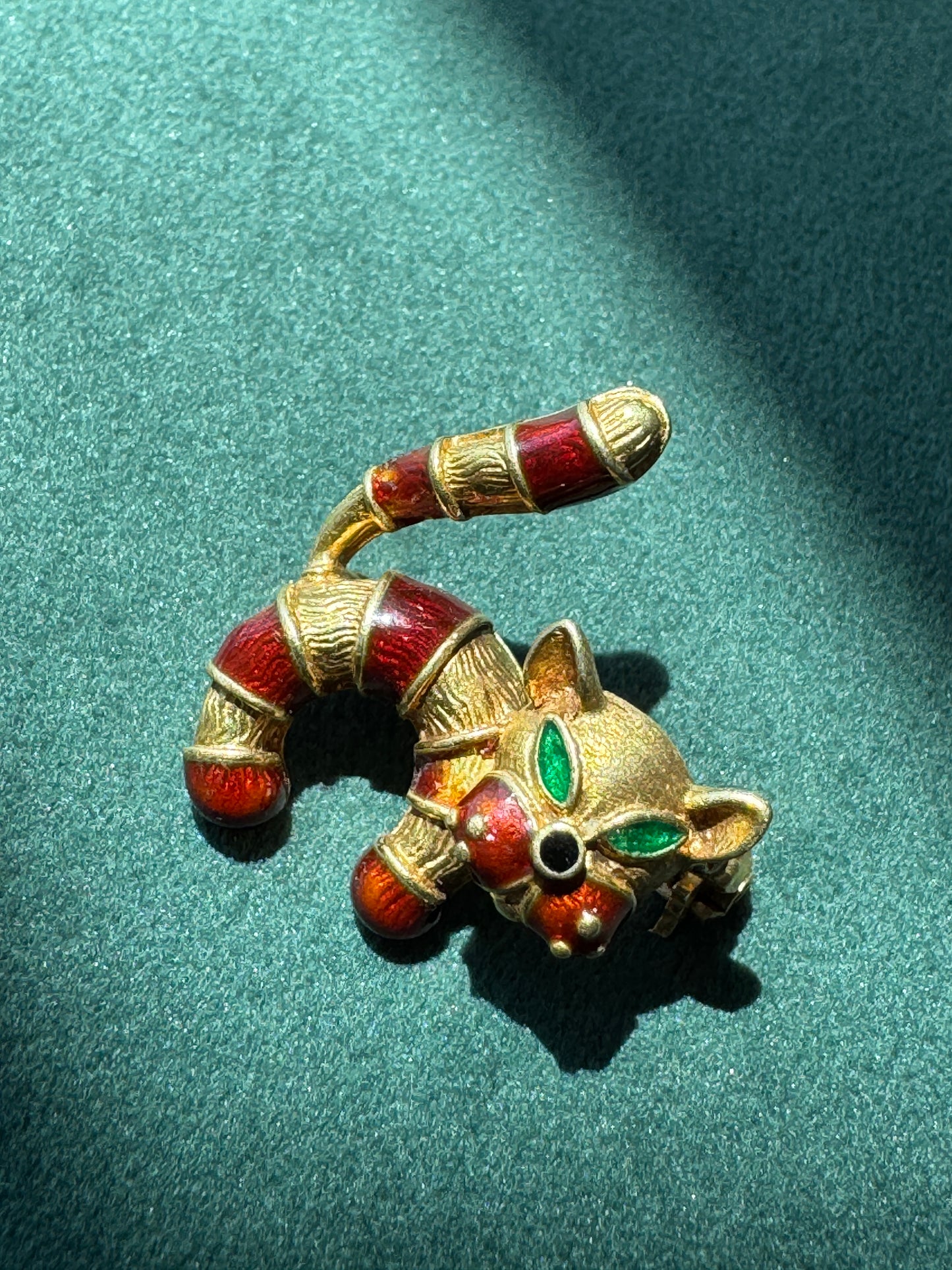 Vintage Unoaerre 18K Gold Enamel Cat Brooch Italian Designer Estate Jewelry