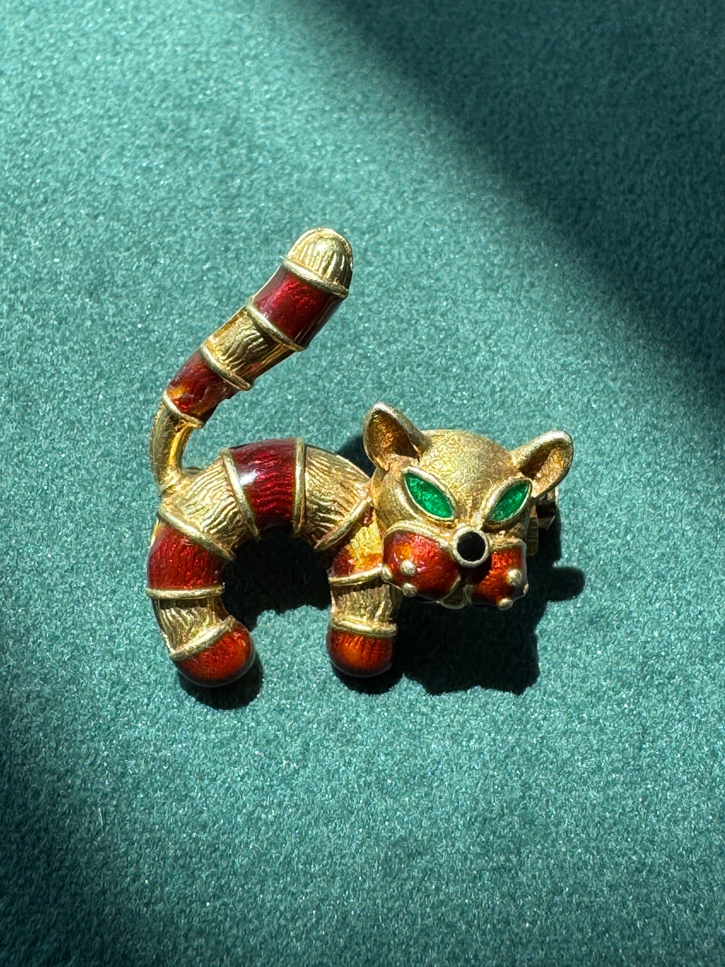 Vintage Unoaerre 18K Gold Enamel Cat Brooch Italian Designer Estate Jewelry
