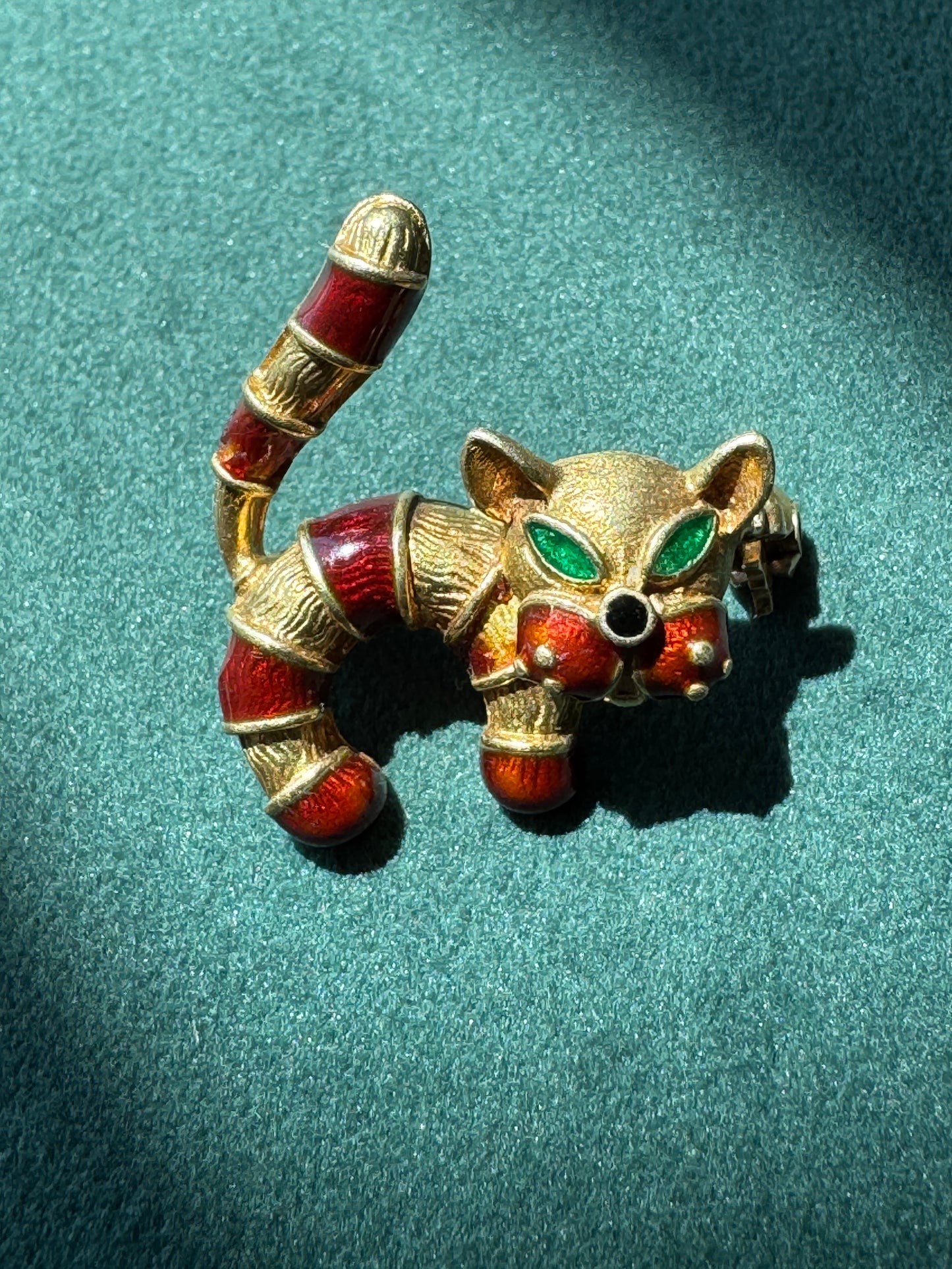 Vintage Unoaerre 18K Gold Enamel Cat Brooch Italian Designer Estate Jewelry