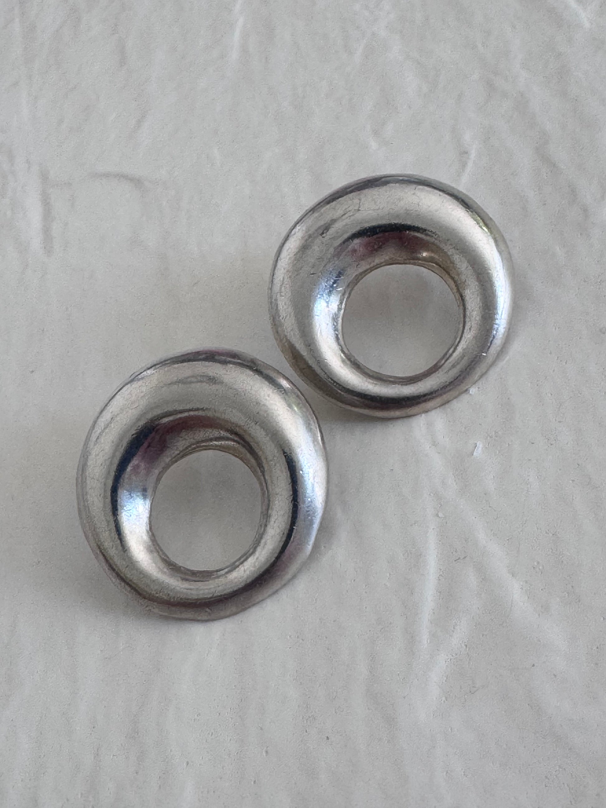 Estate vintage Naldo signed sterling silver modernist donut circle stud earrings showing designer signature and 925 hallmarks