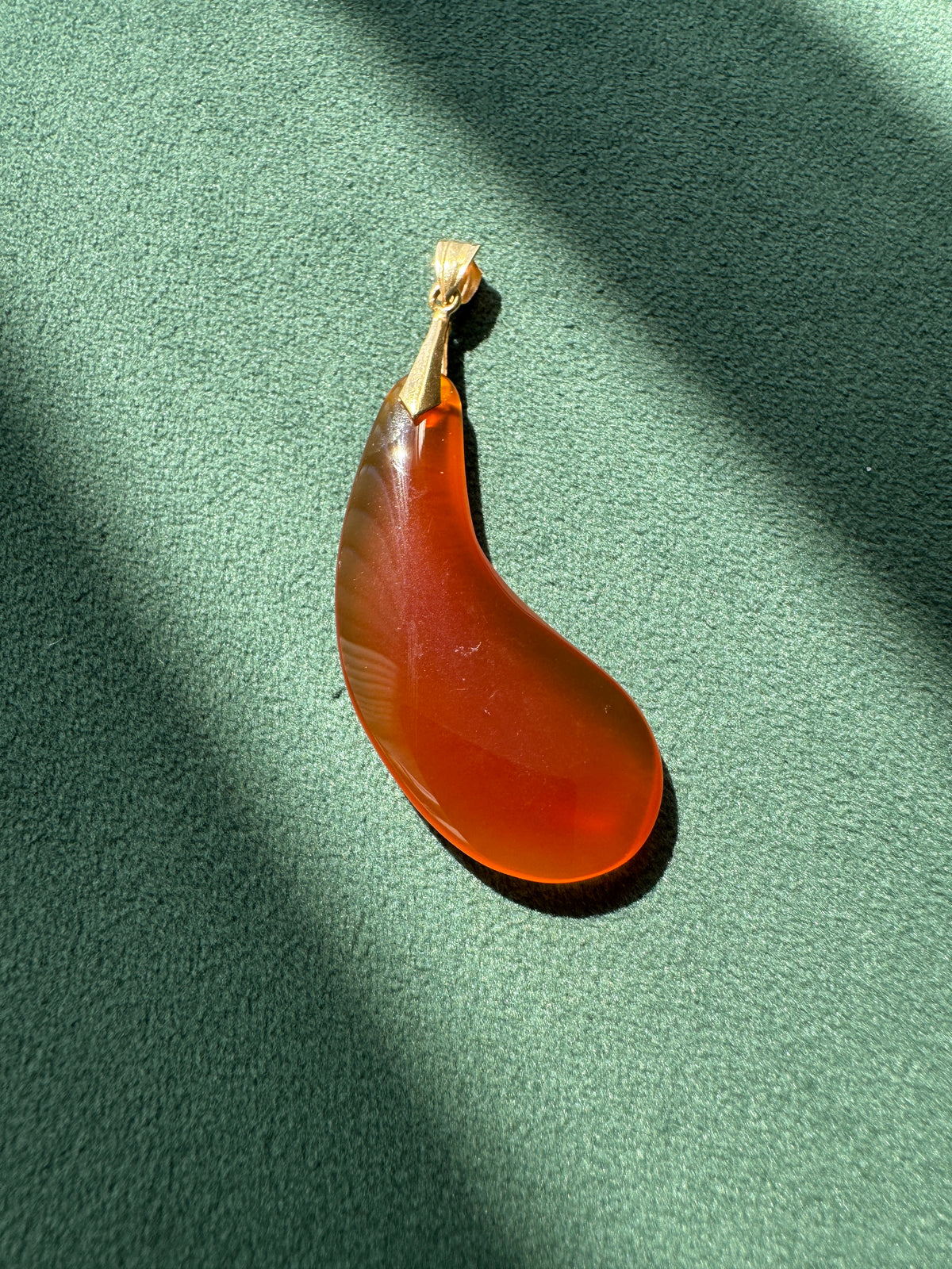 Vintage 14K Gold Banded Carnelian Agate Paisley Drop Pendant Bold Sunset Orange Statement