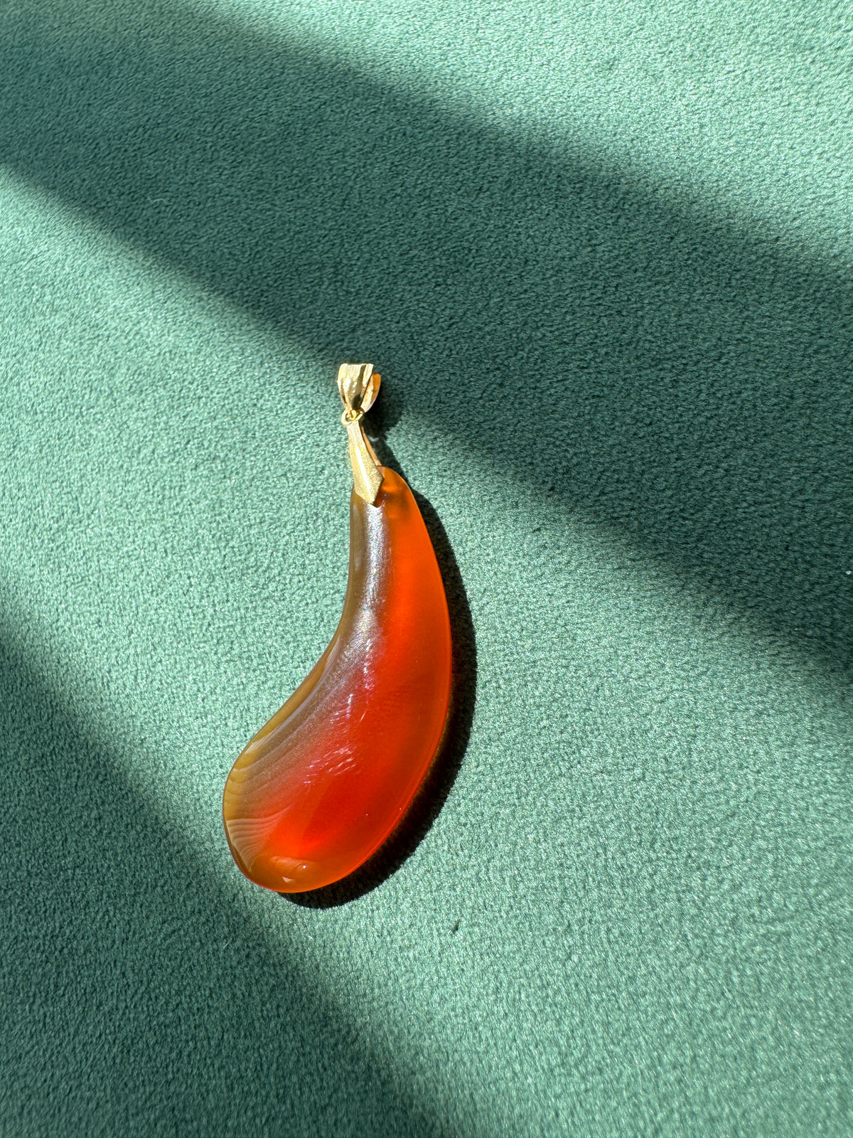 Vintage 14K Gold Banded Carnelian Agate Paisley Drop Pendant Bold Sunset Orange Statement