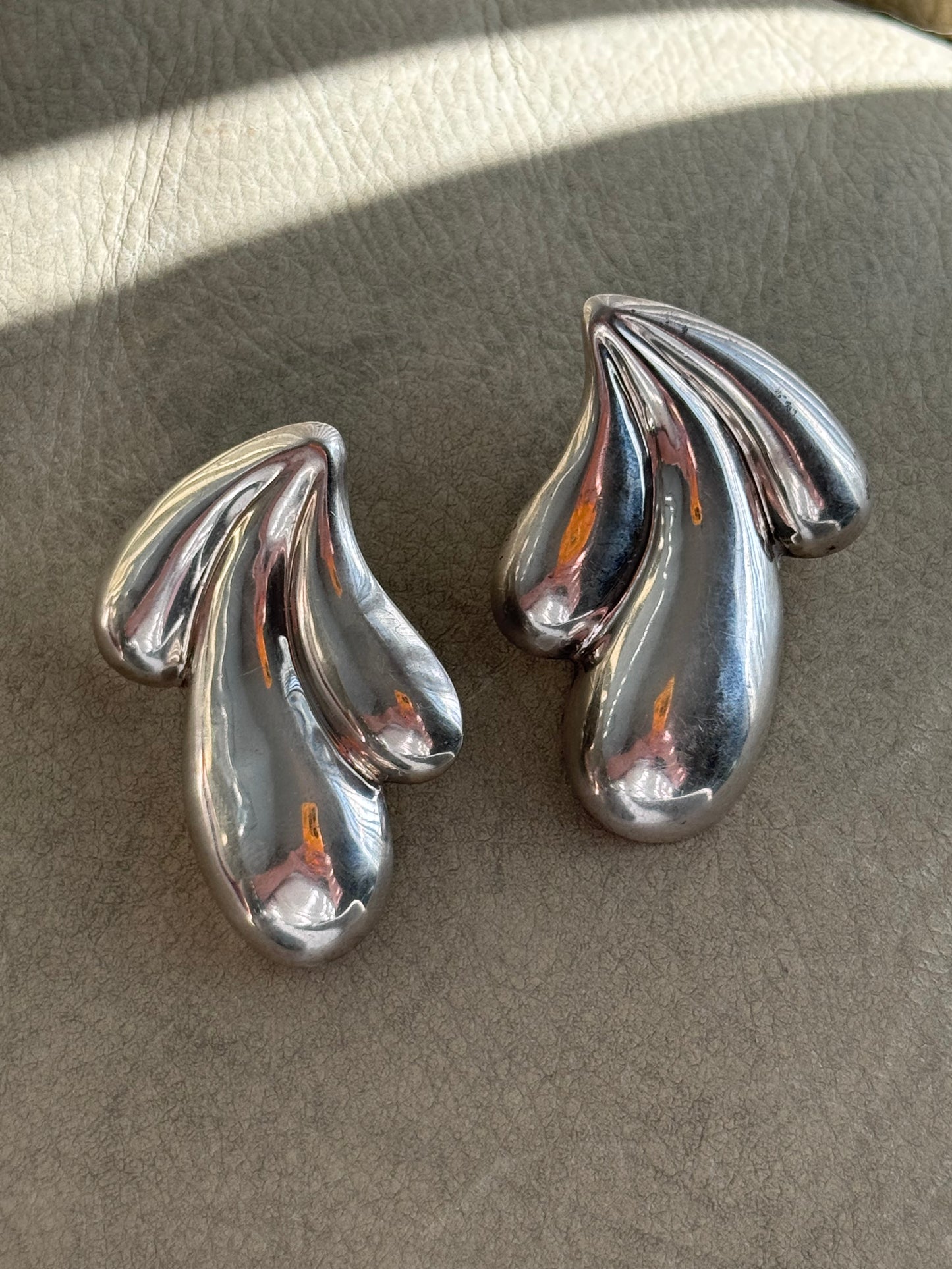 Vintage Bayanihan Mikal-Jon Sterling Silver Modernist Teardrop Earrings 14K Posts