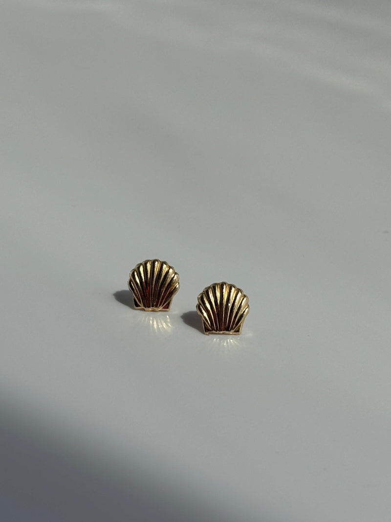 Vintage 14k Seashell Stud Earrings