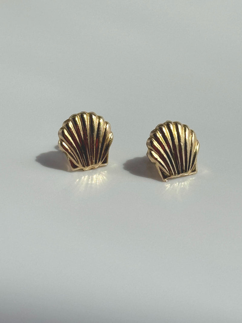 Vintage 14k Seashell Stud Earrings