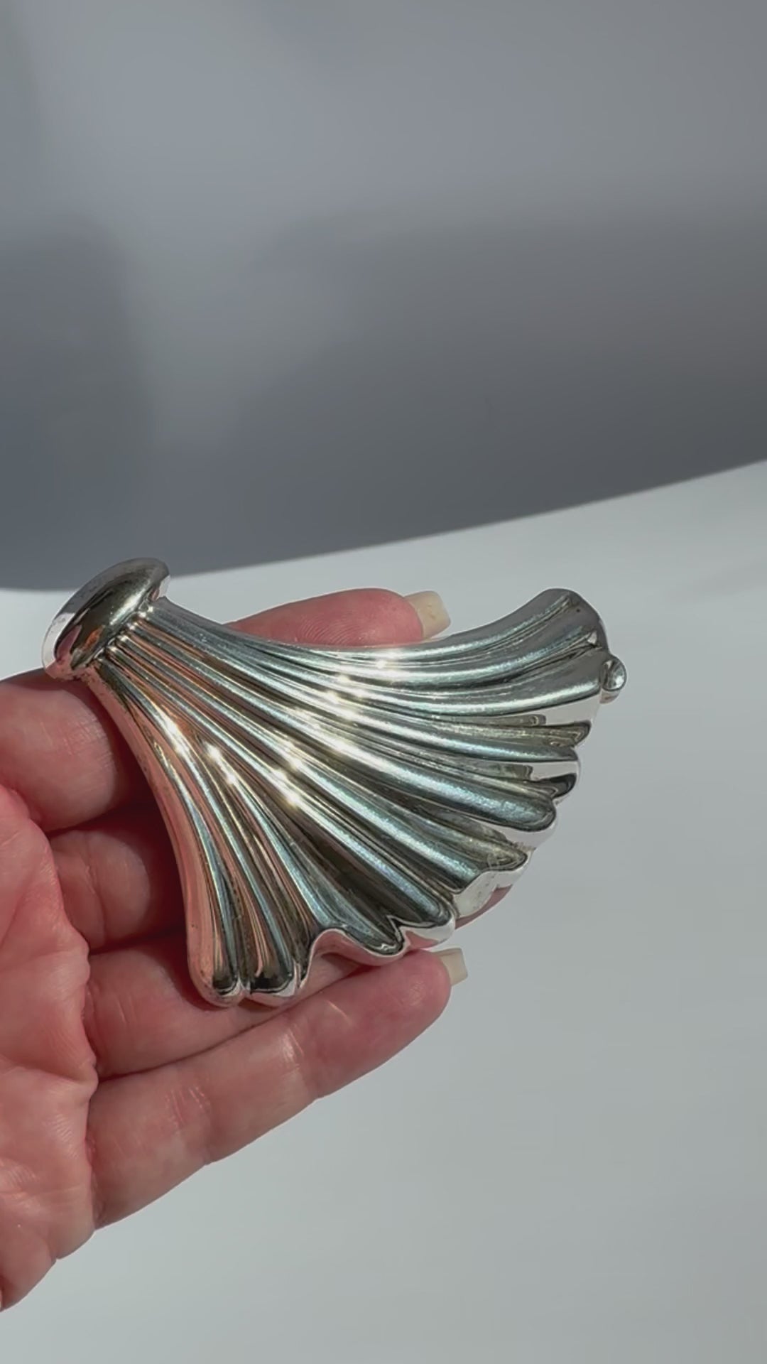 Estate vintage Jondell sterling silver large ribbed shell brooch pendant with fan-like sculptural modernist design from Spain/Mexico period