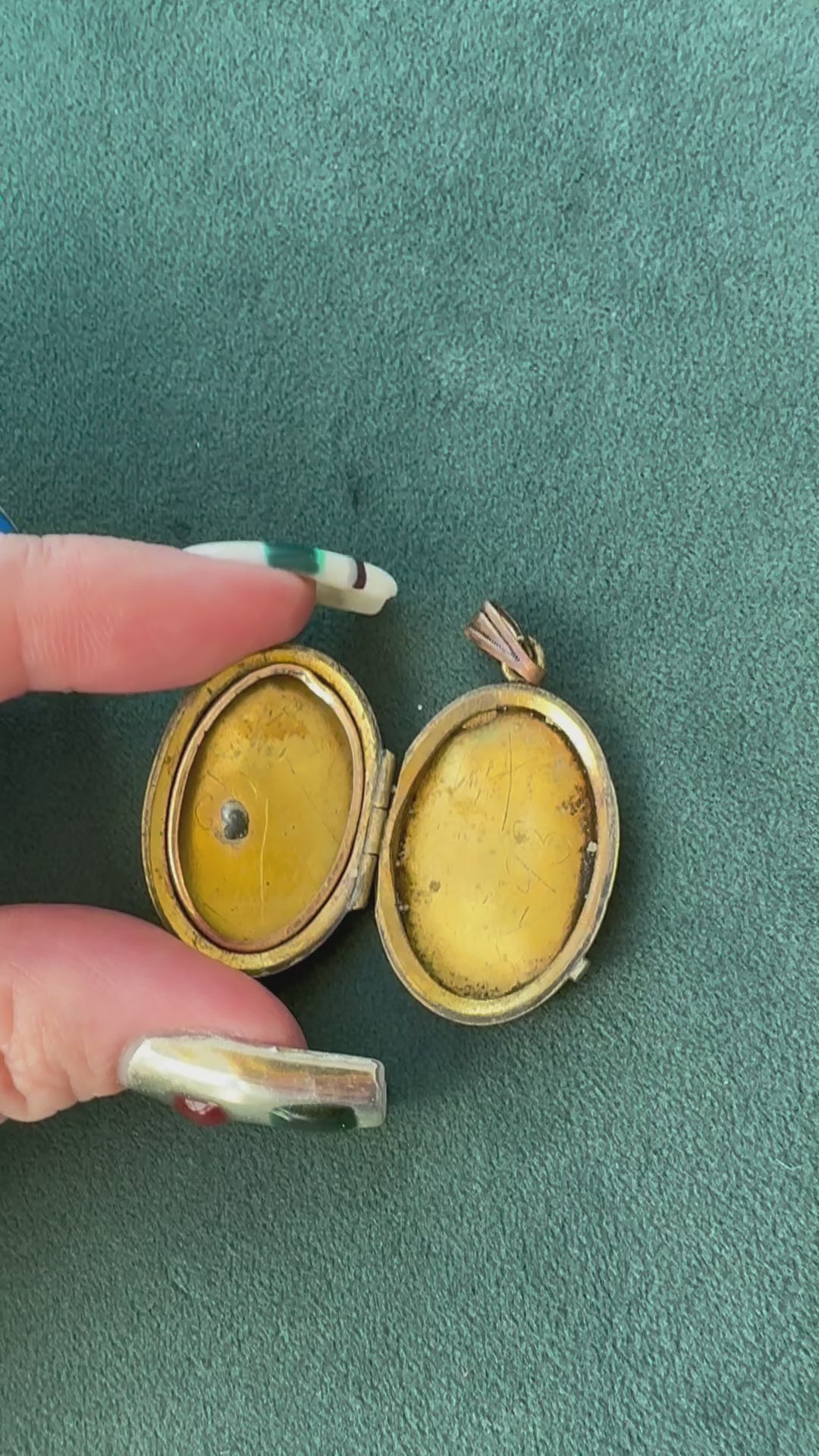 Antique Victorian rolled gold locket with engraved flower vase, multicolored gold, oval shape