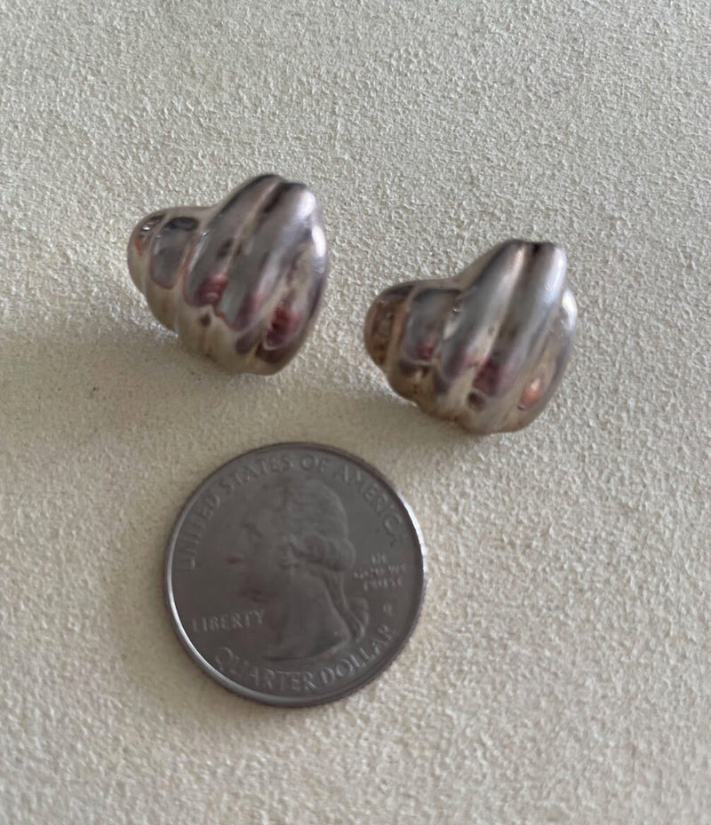 Ribbed Vintage Heart Stud Earrings by Dulce